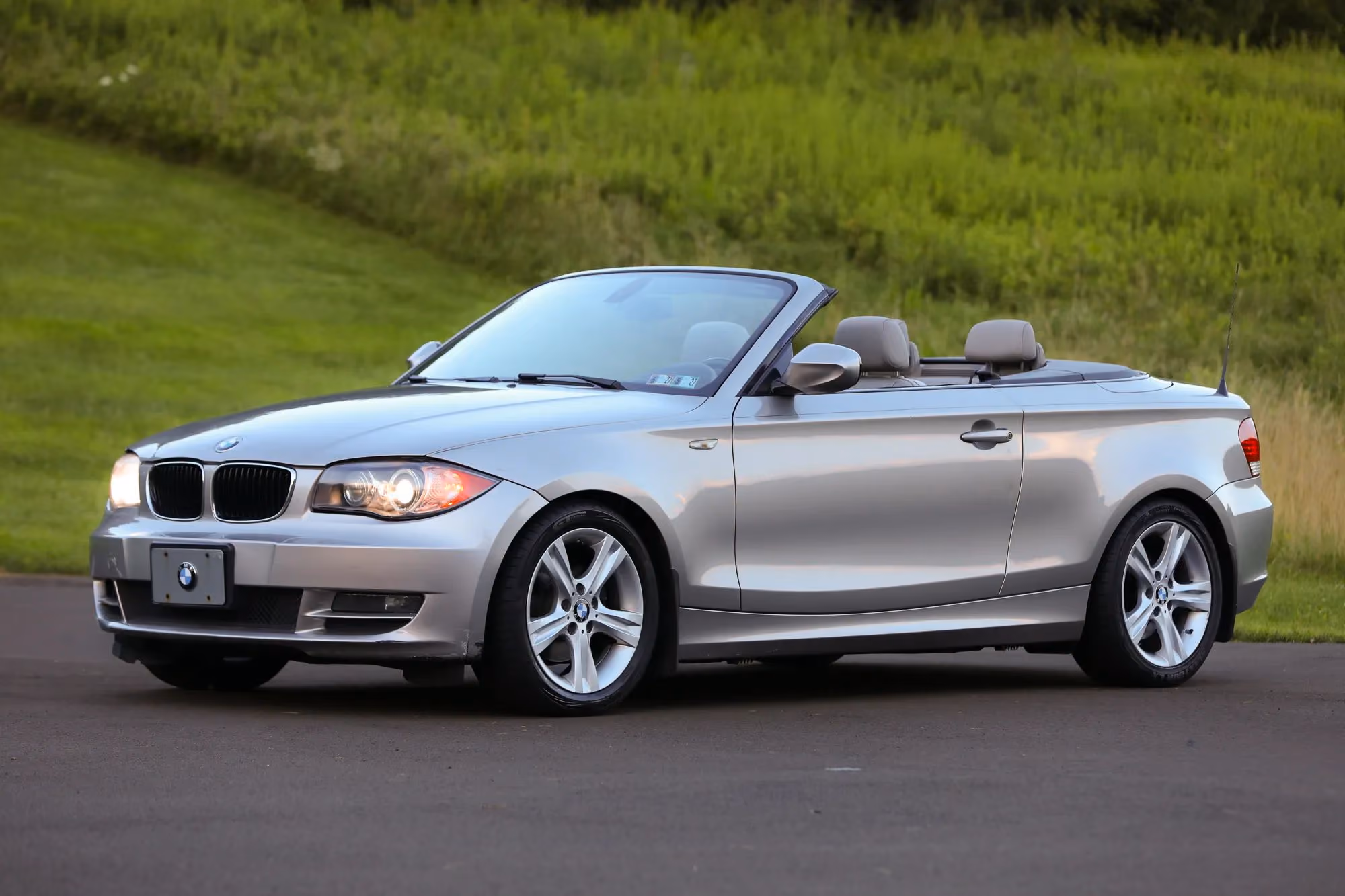 2010 BMW 1 Series 128i Convertible 2D — photo 34 of 48