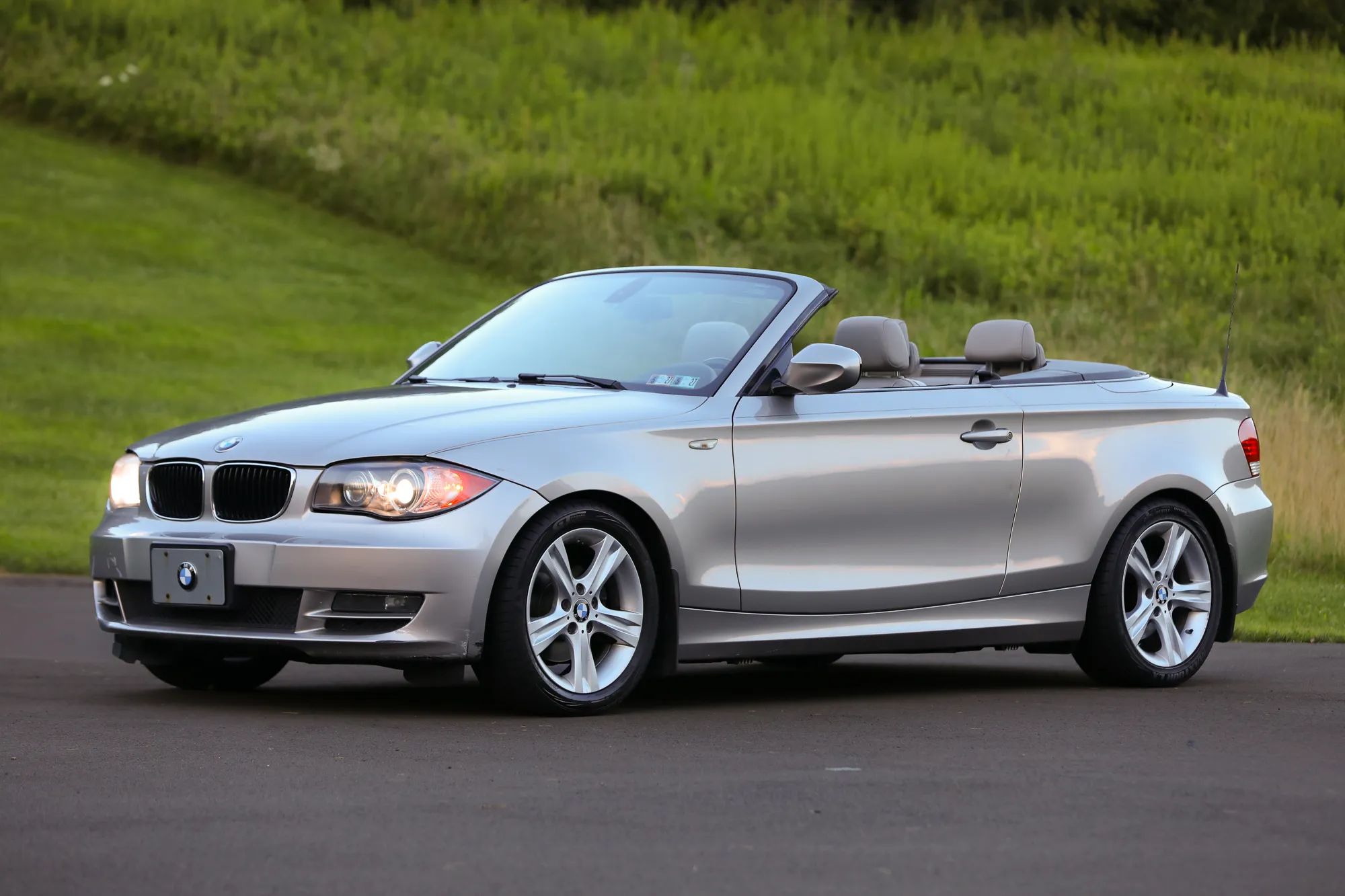 2010 BMW 1 Series 128i Convertible 2D — photo 34 of 48