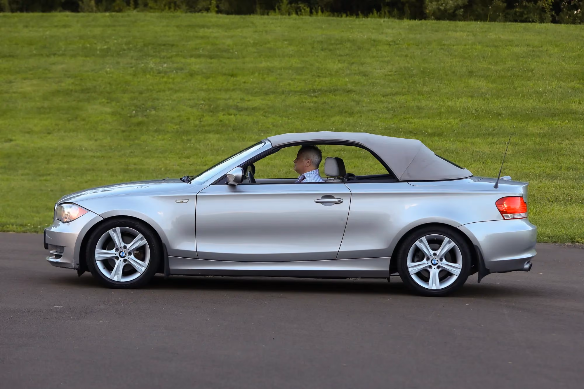 2010 BMW 1 Series 128i Convertible 2D — photo 29 of 48