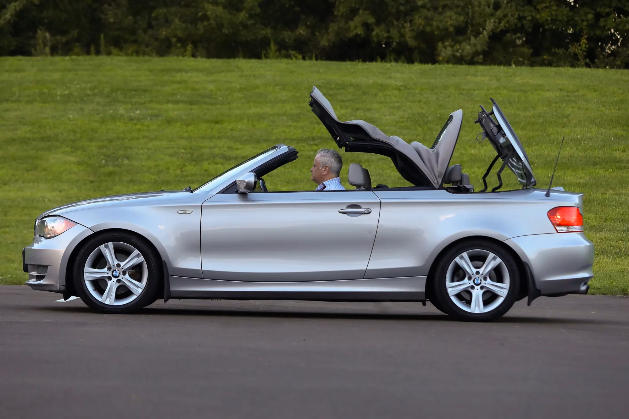 2010 BMW 1 Series 128i Convertible 2D — photo 30 of 48