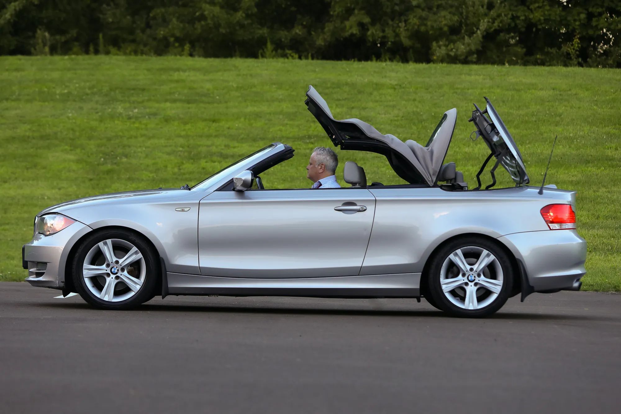 2010 BMW 1 Series 128i Convertible 2D — photo 30 of 48