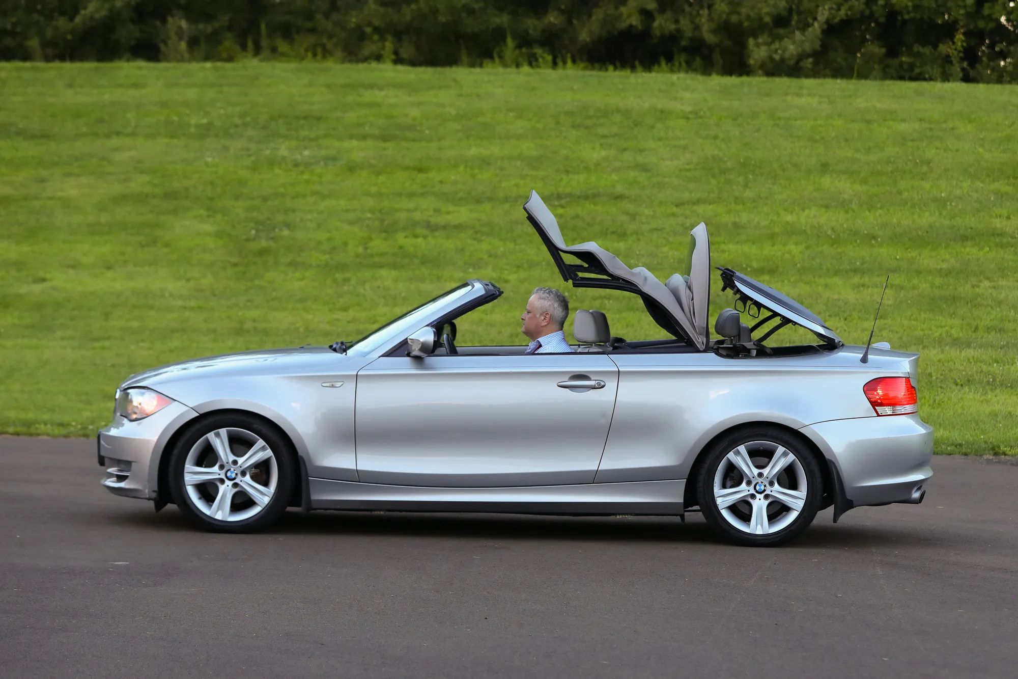 2010 BMW 1 Series 128i Convertible 2D — photo 27 of 48