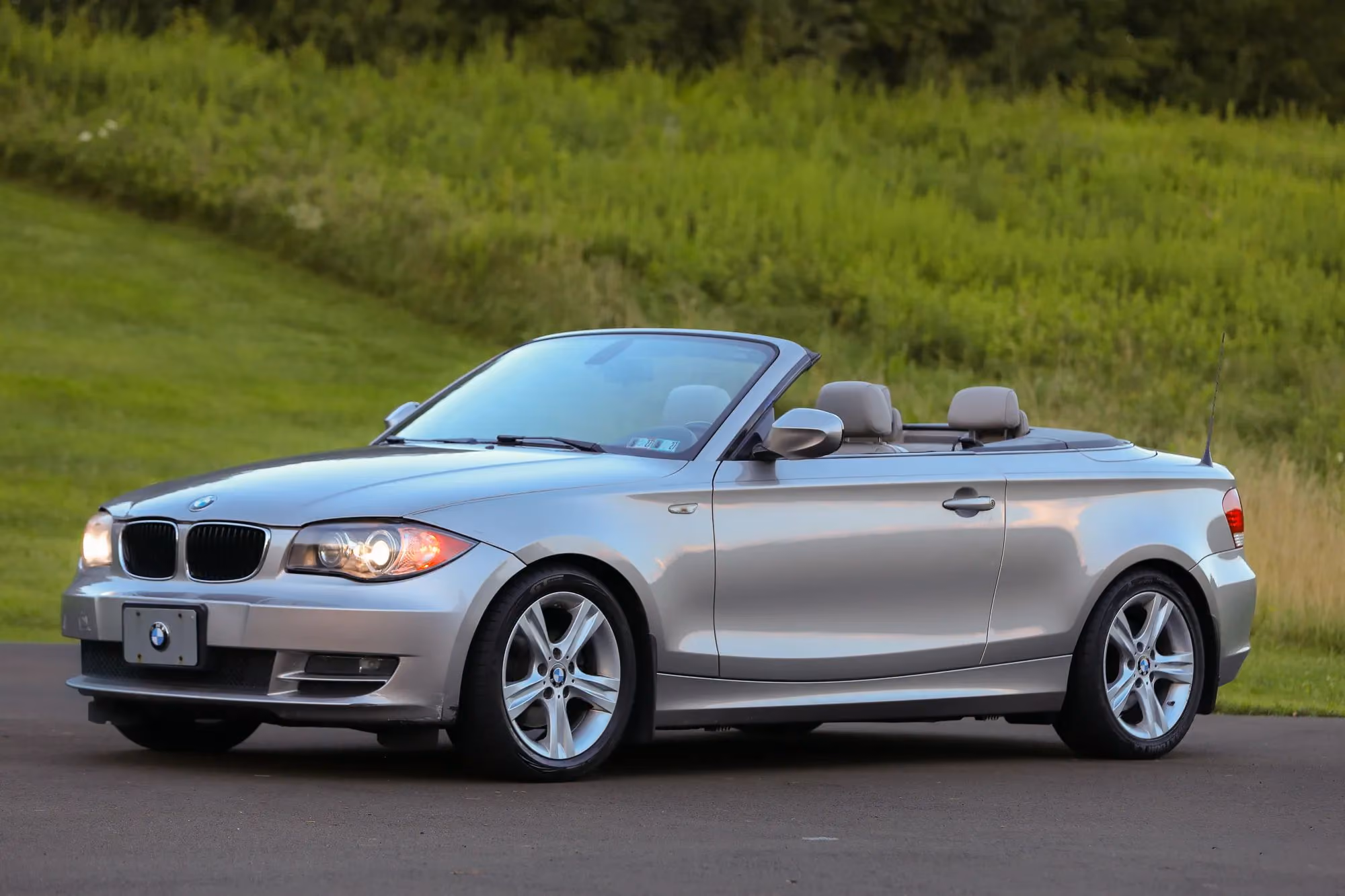 2010 BMW 1 Series 128i Convertible 2D — photo 35 of 48