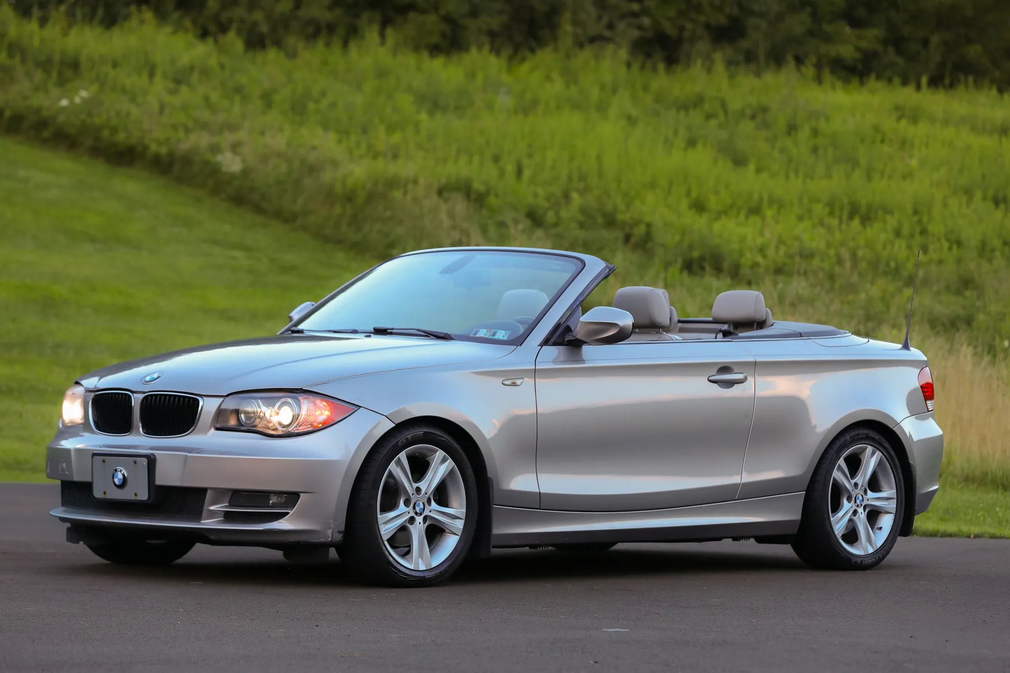 2010 BMW 1 Series 128i Convertible 2D — photo 35 of 48
