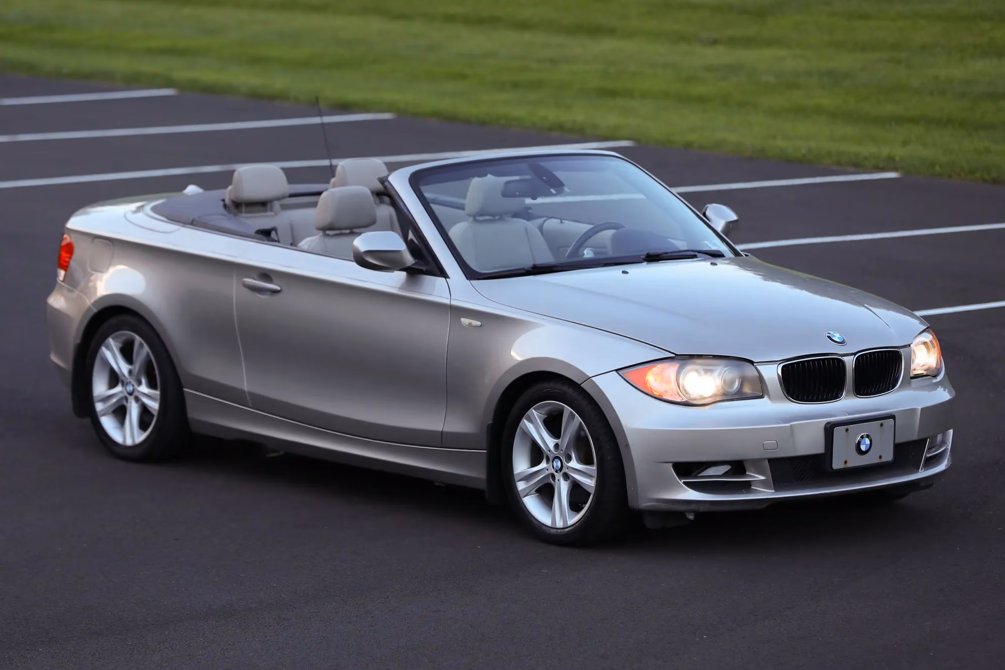 2010 BMW 1 Series 128i Convertible 2D — photo 39 of 48