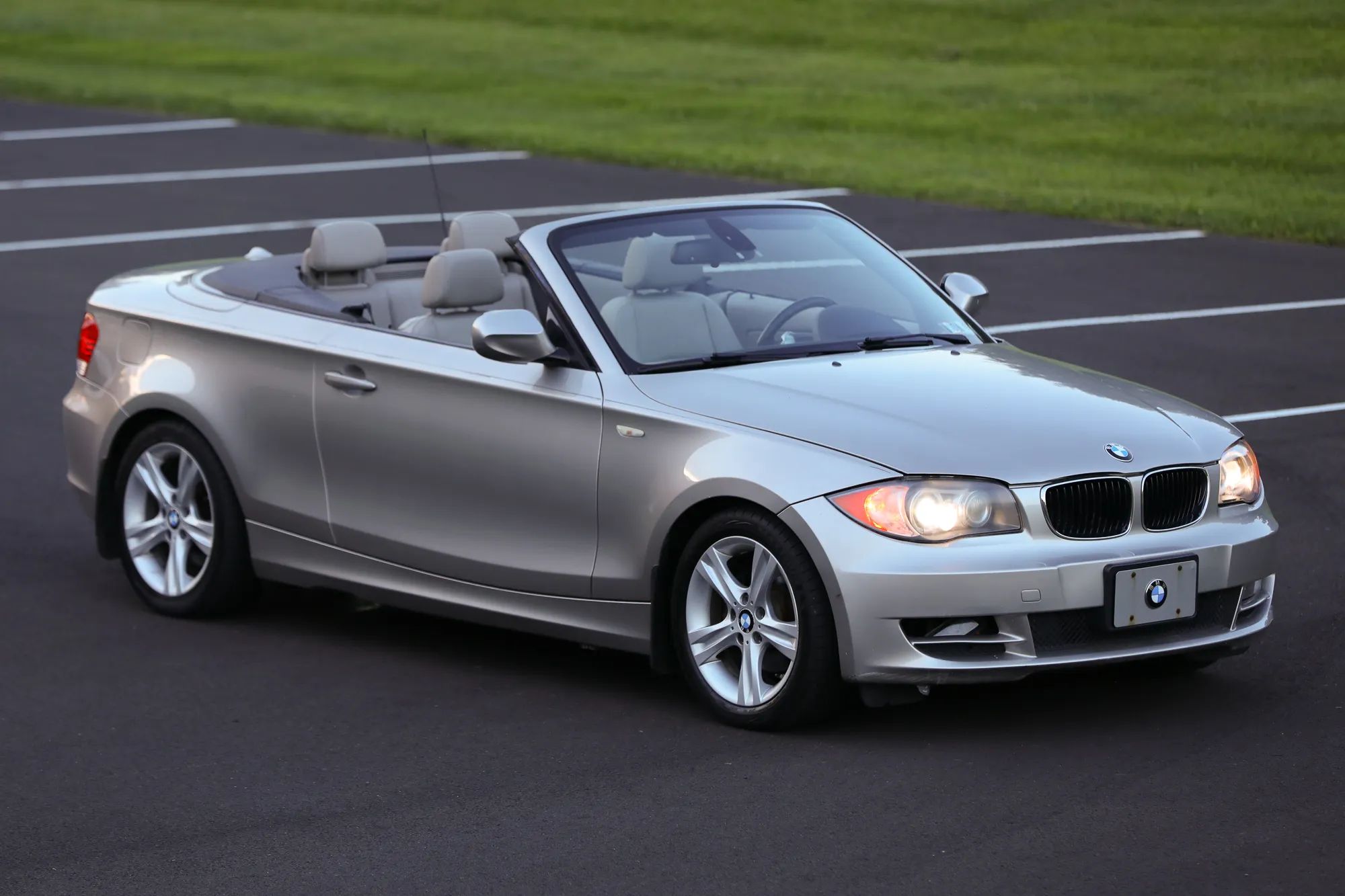 2010 BMW 1 Series 128i Convertible 2D — photo 39 of 48