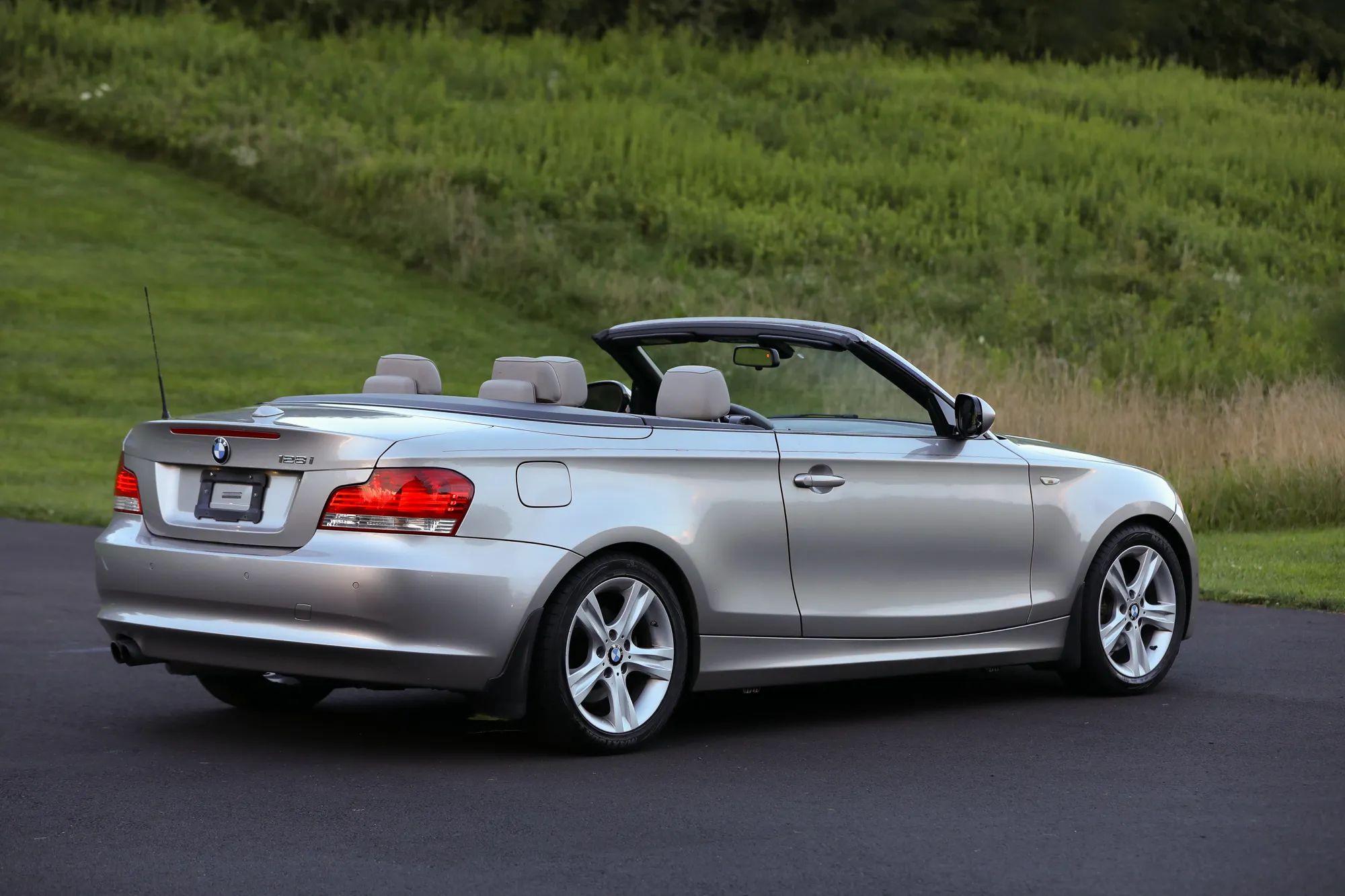 2010 BMW 1 Series 128i Convertible 2D — photo 41 of 48
