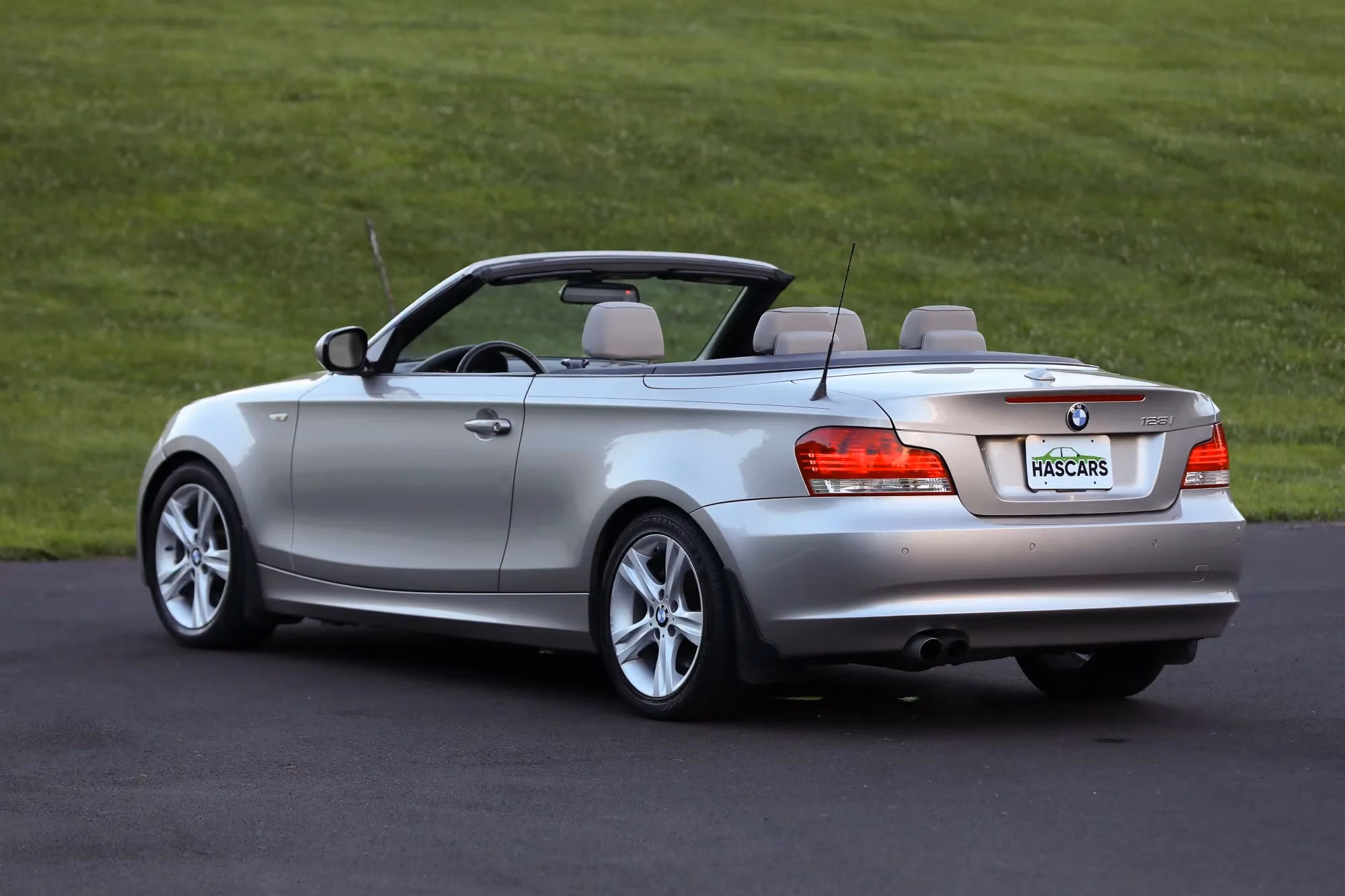 2010 BMW 1 Series 128i Convertible 2D — photo 42 of 48