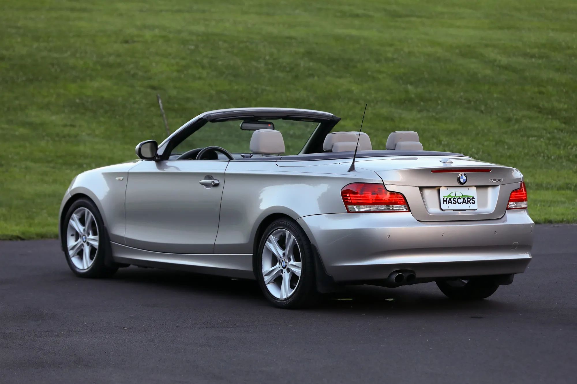 2010 BMW 1 Series 128i Convertible 2D — photo 42 of 48