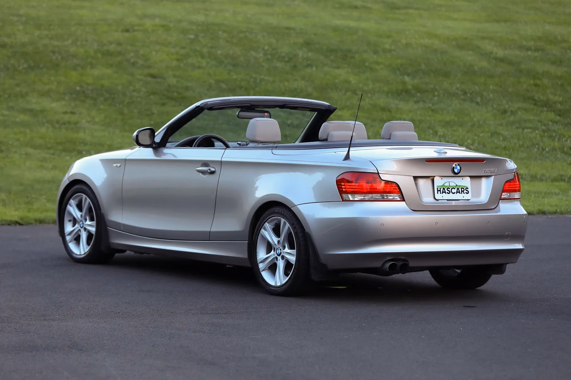 2010 BMW 1 Series 128i Convertible 2D — photo 43 of 48
