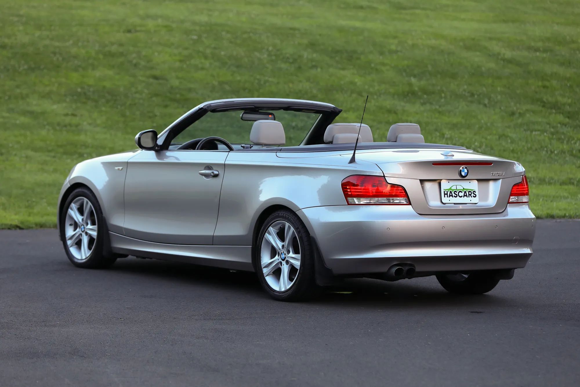 2010 BMW 1 Series 128i Convertible 2D — photo 43 of 48