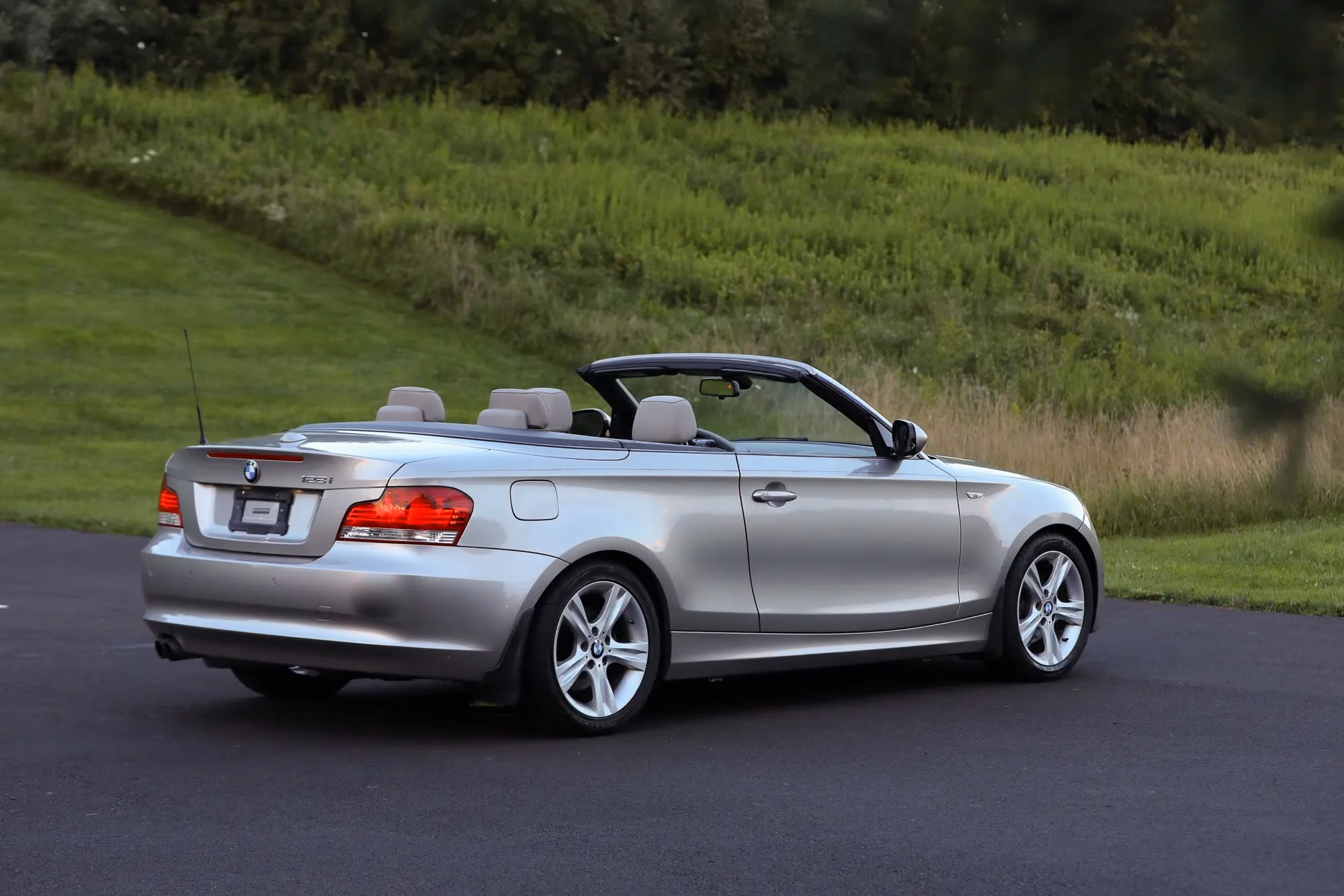 2010 BMW 1 Series 128i Convertible 2D — photo 40 of 48