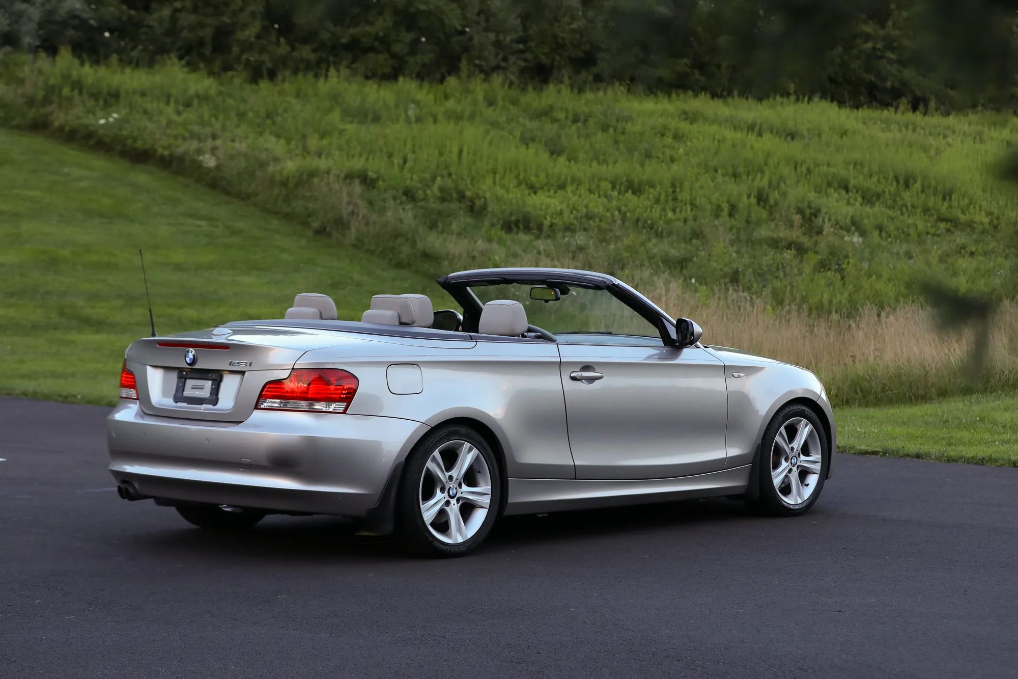 2010 BMW 1 Series 128i Convertible 2D — photo 40 of 48