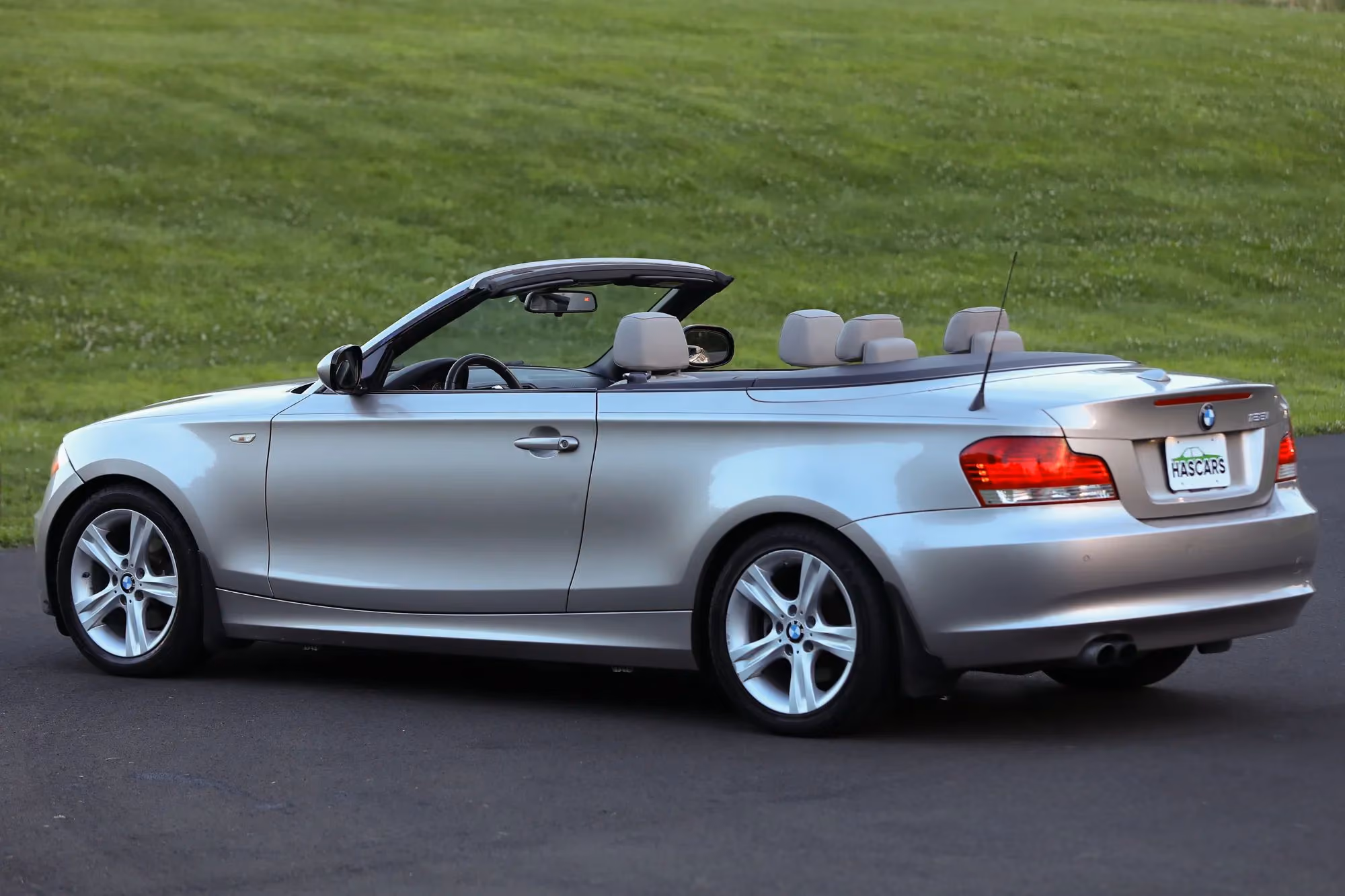 2010 BMW 1 Series 128i Convertible 2D — photo 44 of 48