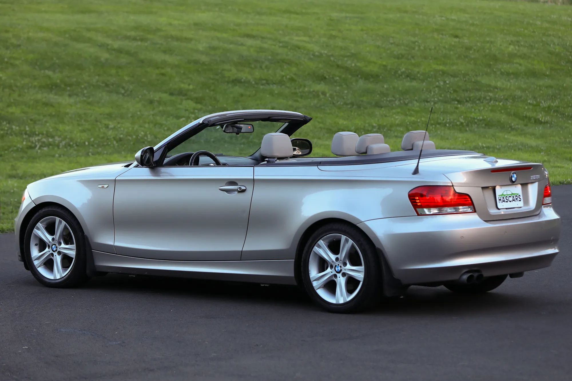 2010 BMW 1 Series 128i Convertible 2D — photo 44 of 48