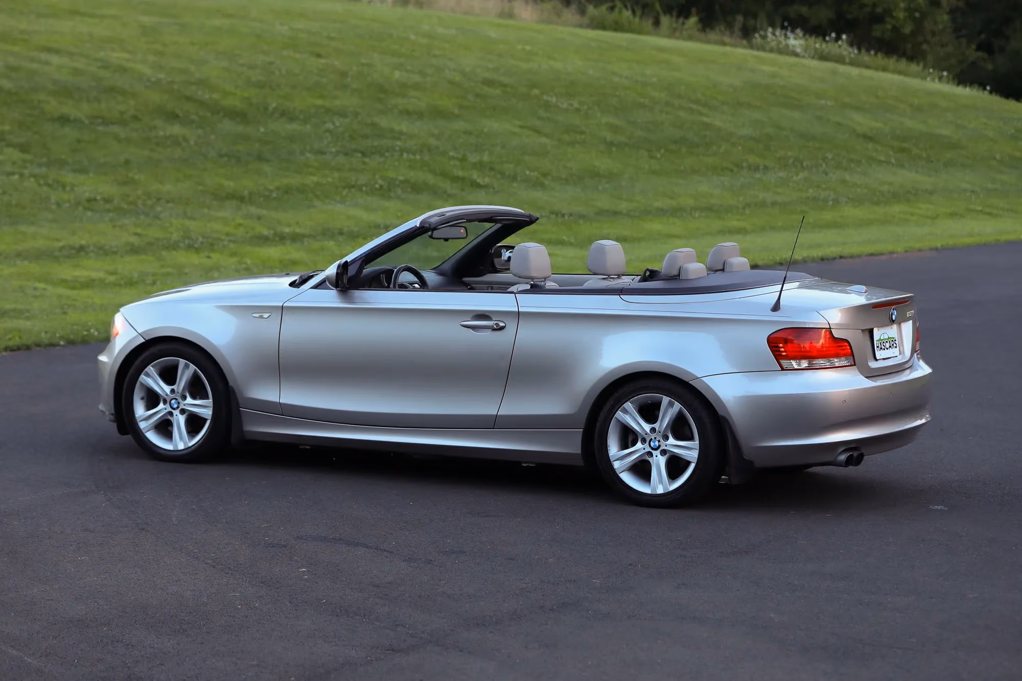 2010 BMW 1 Series 128i Convertible 2D — photo 45 of 48