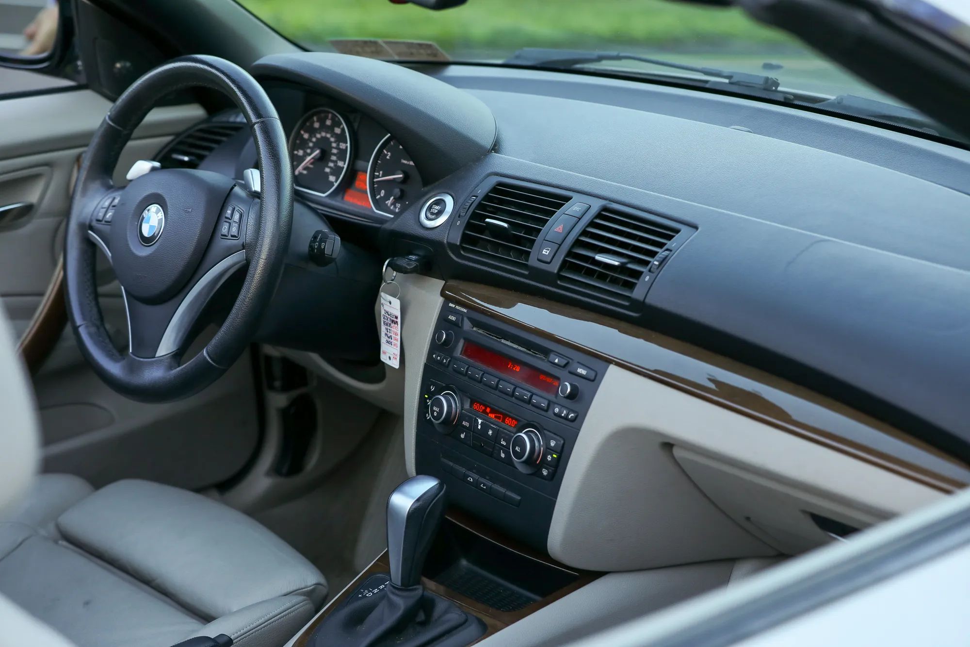 2010 BMW 1 Series 128i Convertible 2D — photo 47 of 48