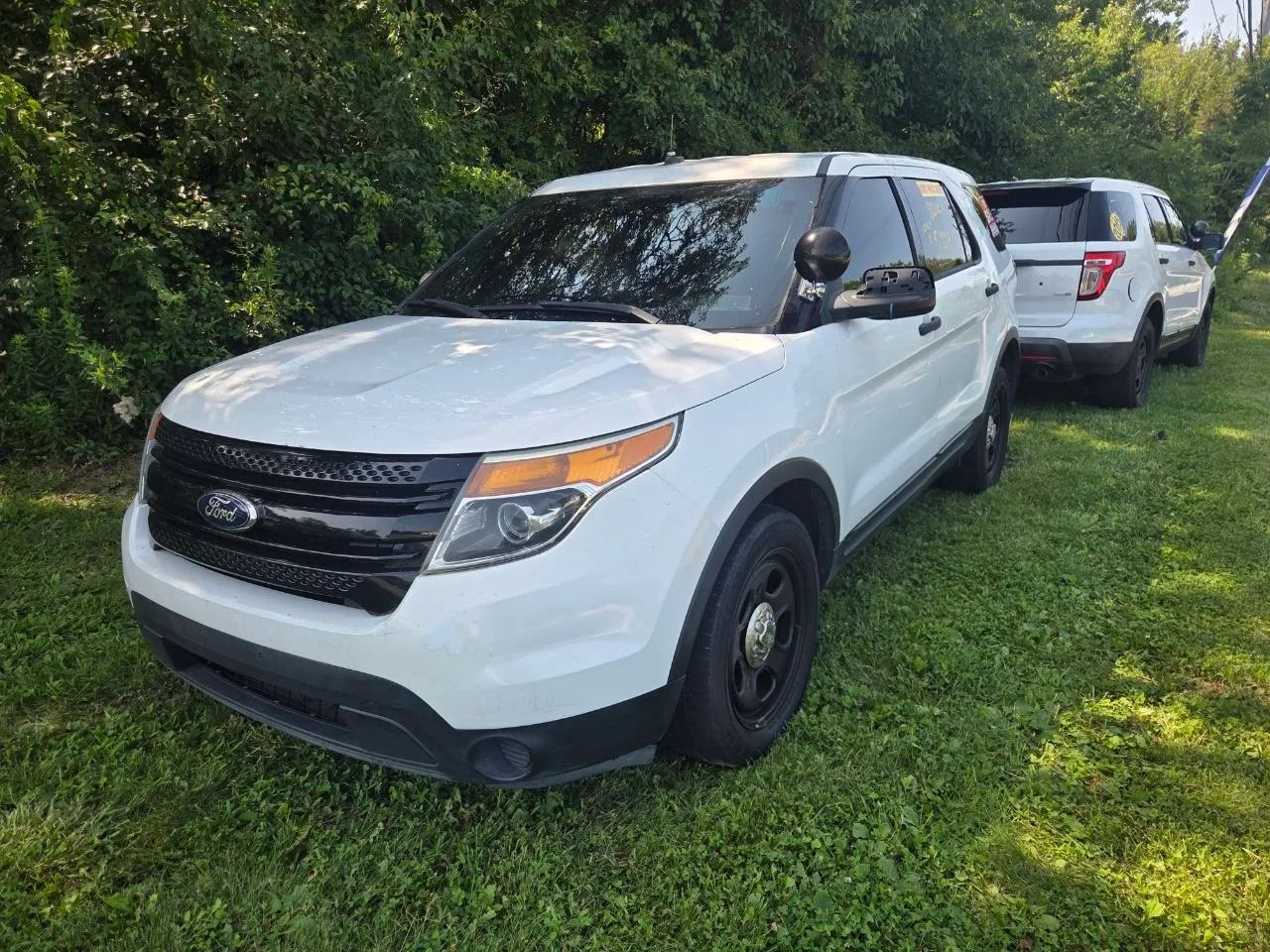 2013 Ford Explorer — photo 2 of 8