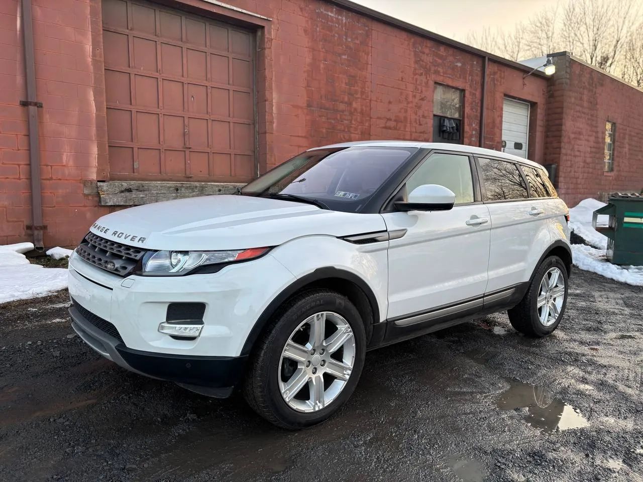 2015 Land Rover Range Rover Evoque Pure Plus Sport Utility 4D — photo 6 of 52