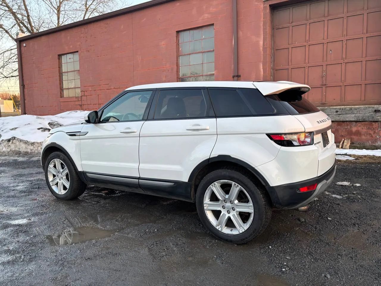 2015 Land Rover Range Rover Evoque Pure Plus Sport Utility 4D — photo 8 of 52