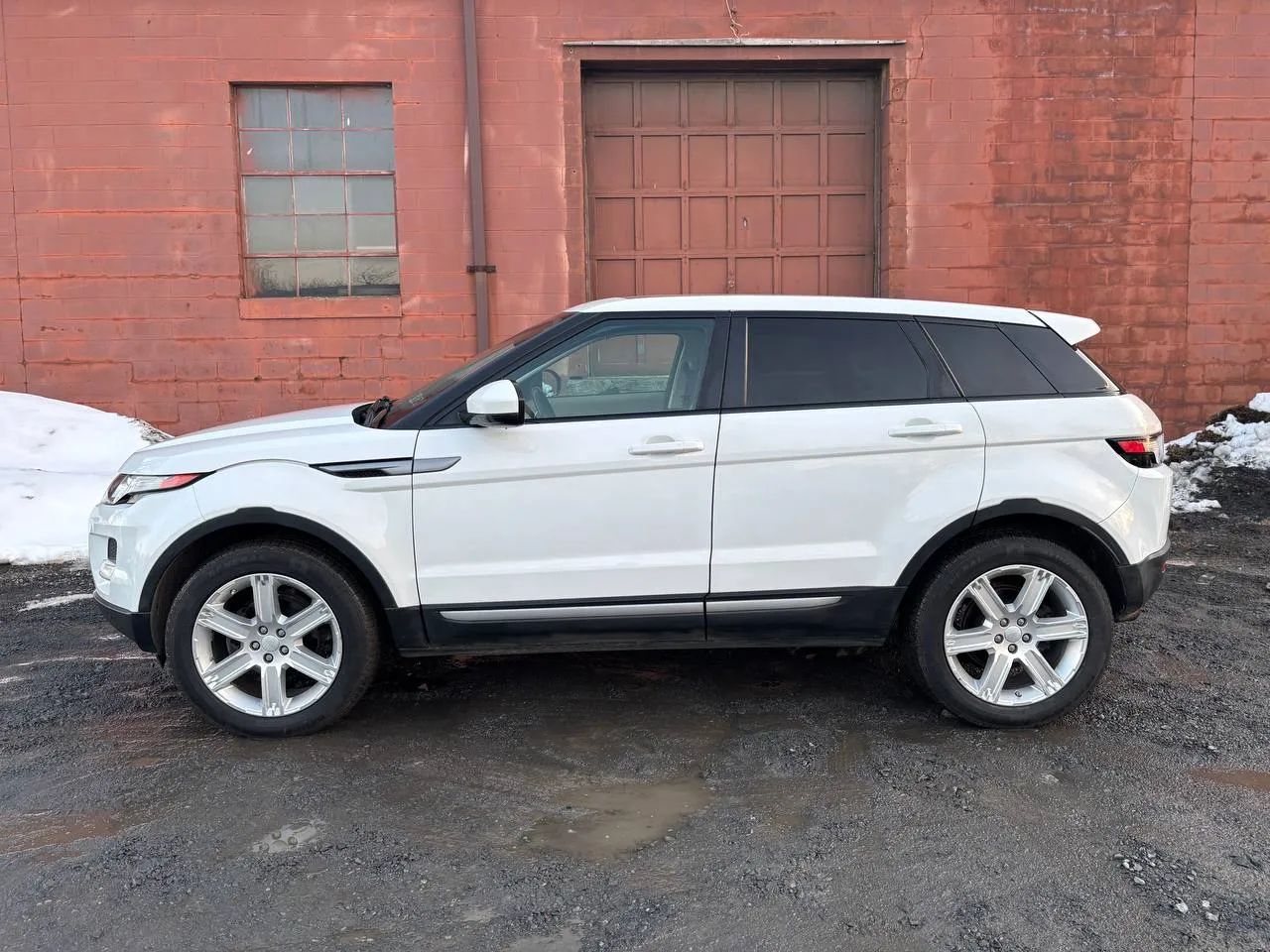 2015 Land Rover Range Rover Evoque Pure Plus Sport Utility 4D — photo 1 of 52
