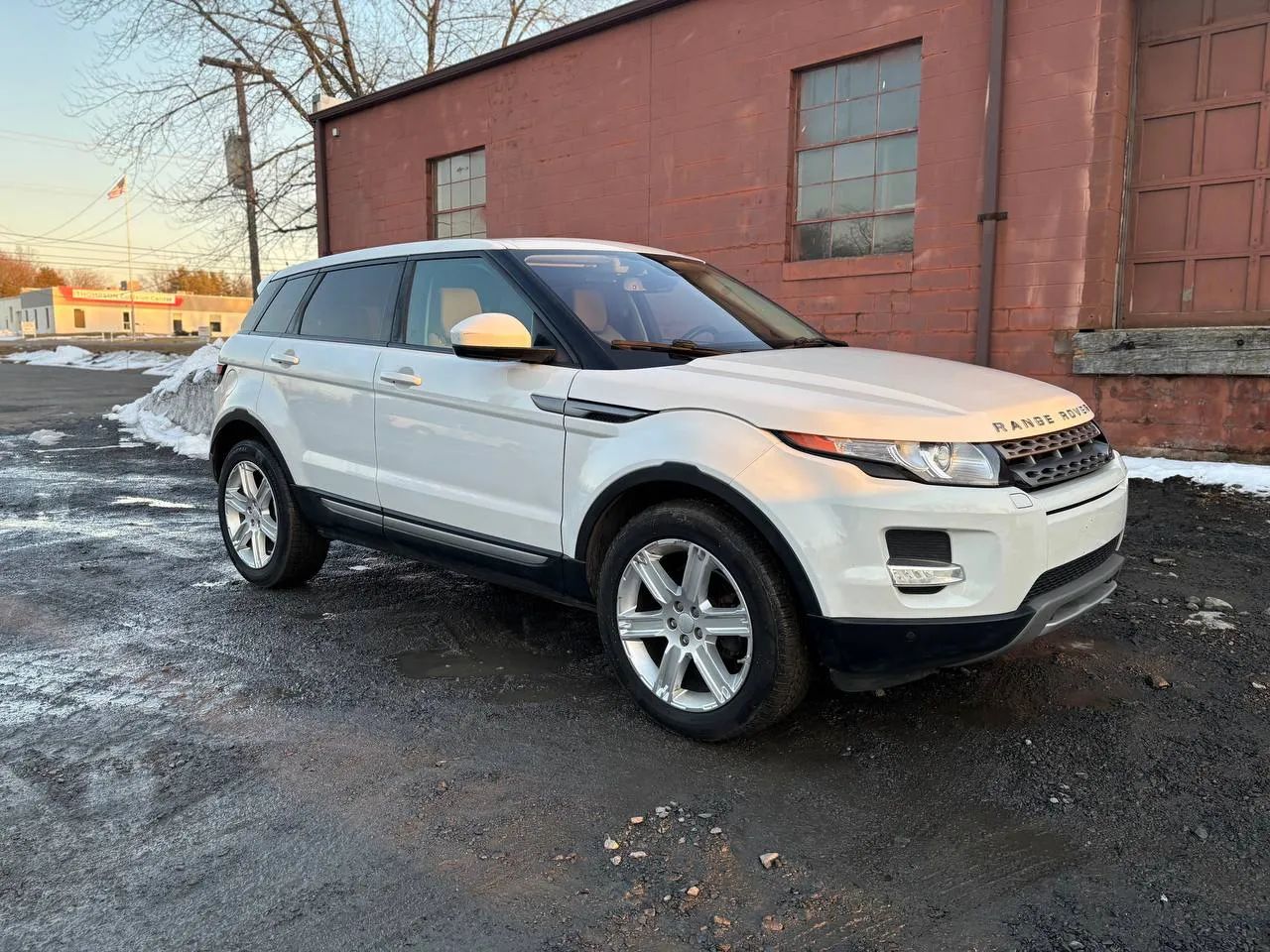 2015 Land Rover Range Rover Evoque Pure Plus Sport Utility 4D — photo 2 of 52
