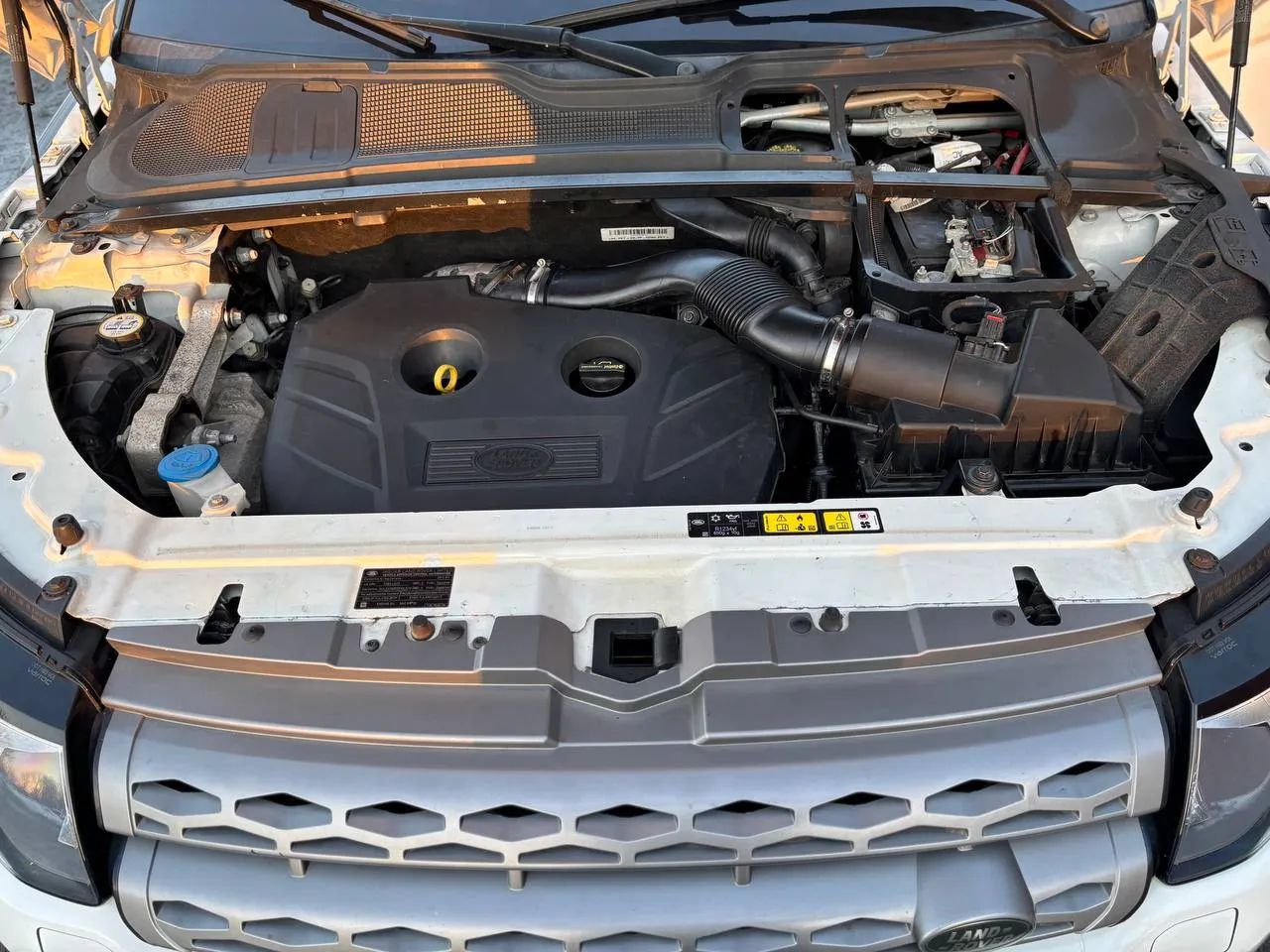 2015 Land Rover Range Rover Evoque Pure Plus Sport Utility 4D — photo 11 of 52