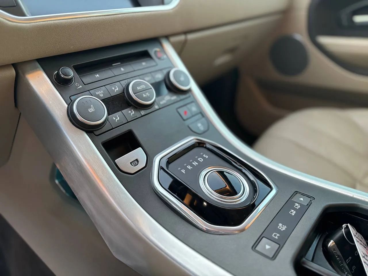 2015 Land Rover Range Rover Evoque Pure Plus Sport Utility 4D — photo 18 of 52