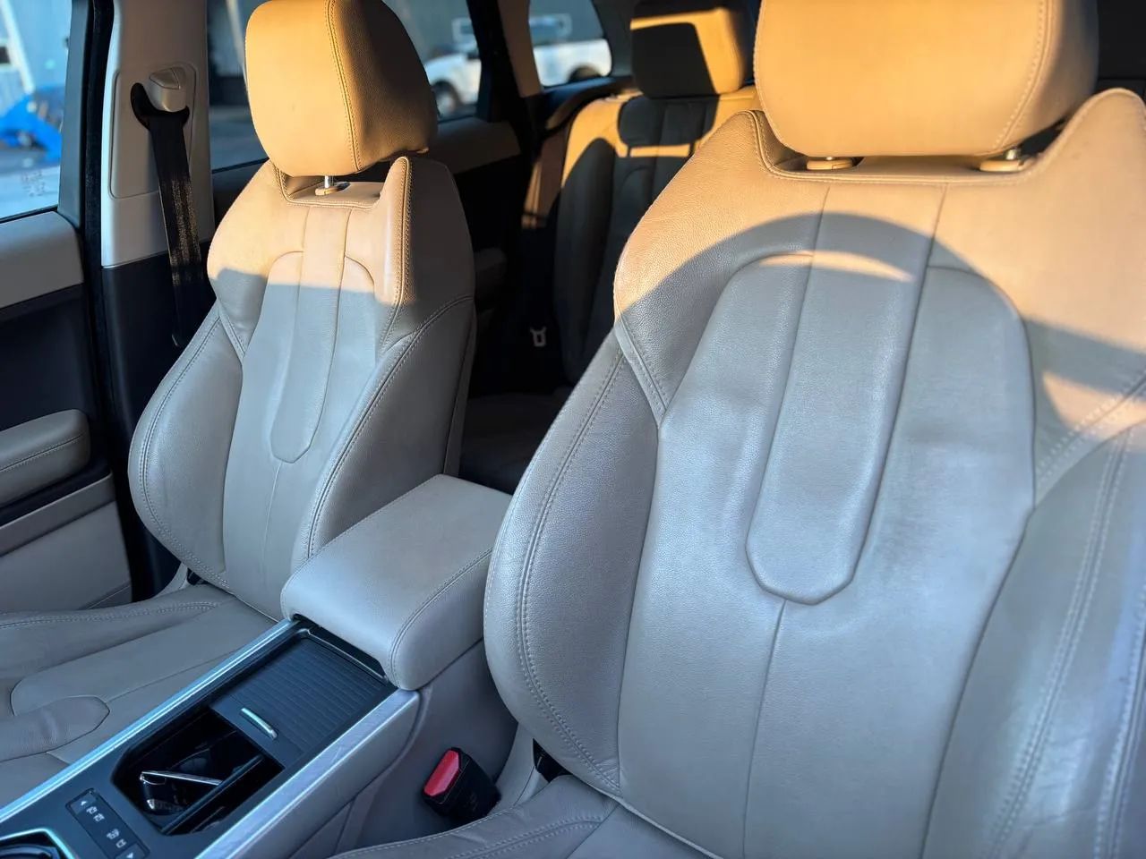 2015 Land Rover Range Rover Evoque Pure Plus Sport Utility 4D — photo 14 of 52