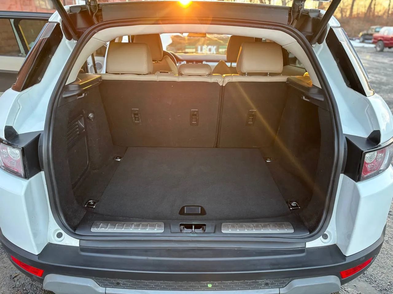 2015 Land Rover Range Rover Evoque Pure Plus Sport Utility 4D — photo 28 of 52