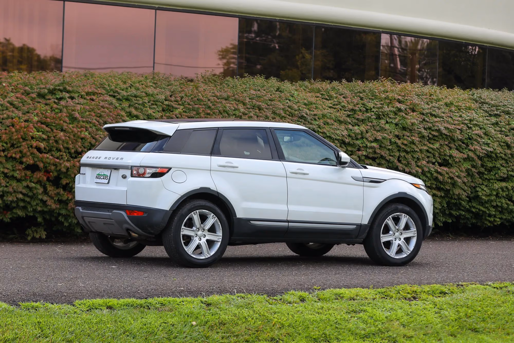 2015 Land Rover Range Rover Evoque Pure Plus Sport Utility 4D — photo 34 of 52