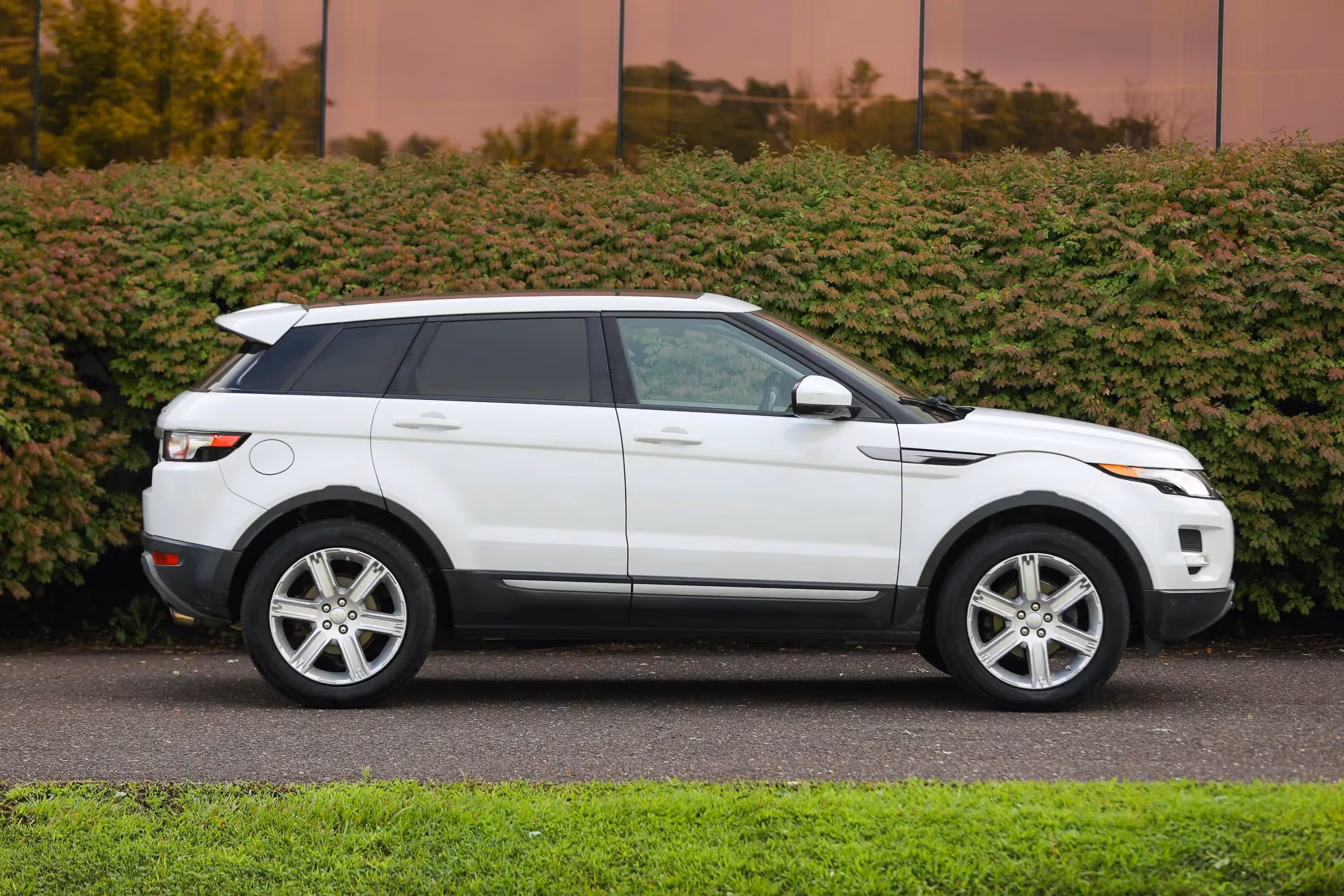 2015 Land Rover Range Rover Evoque Pure Plus Sport Utility 4D — photo 33 of 52