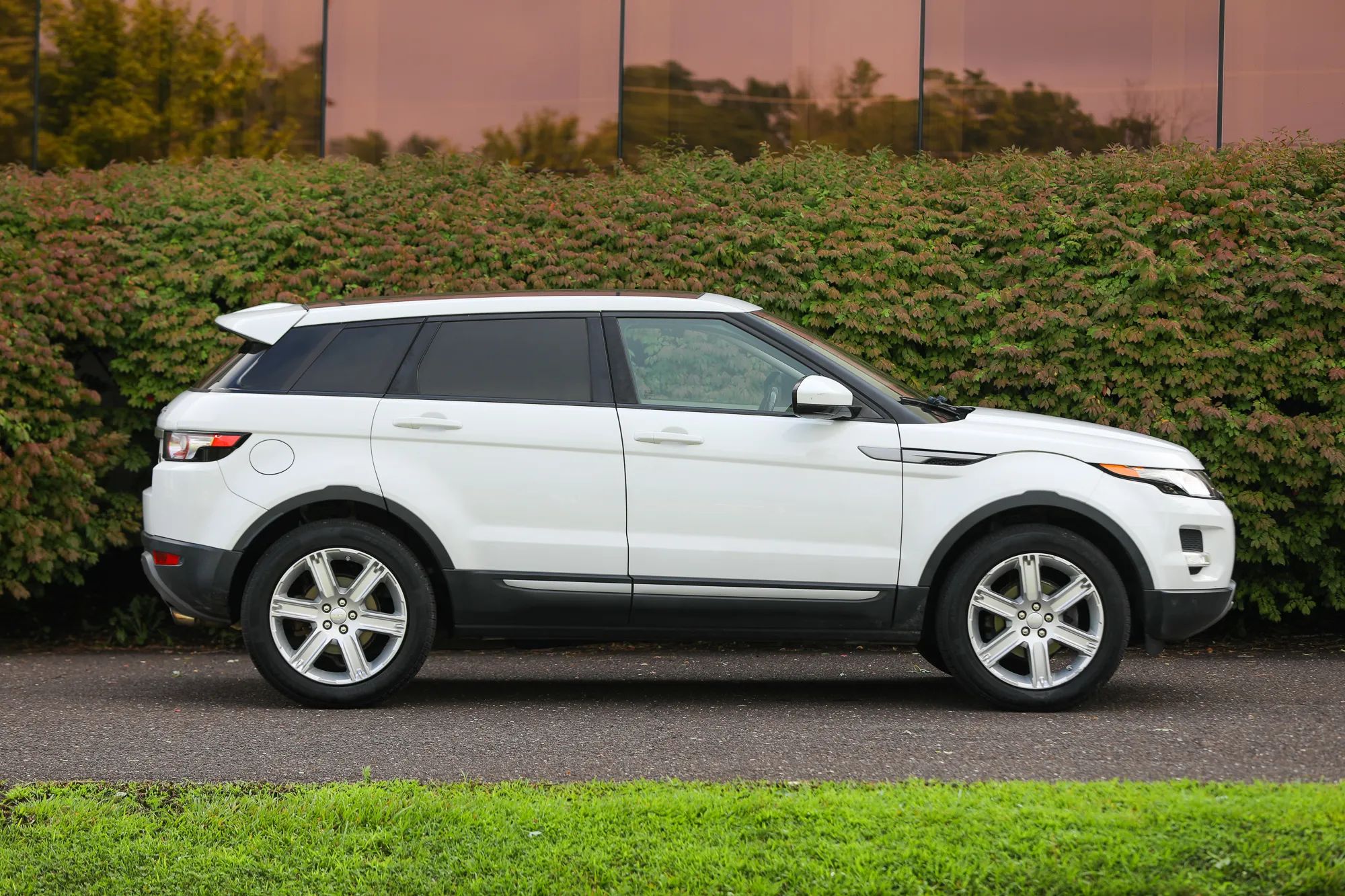 2015 Land Rover Range Rover Evoque Pure Plus Sport Utility 4D — photo 33 of 52