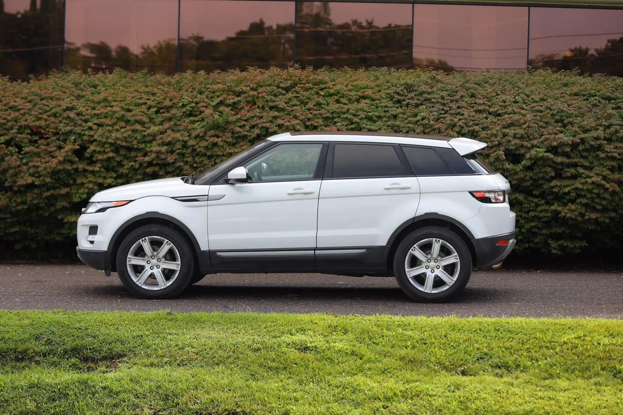 2015 Land Rover Range Rover Evoque Pure Plus Sport Utility 4D — photo 43 of 52