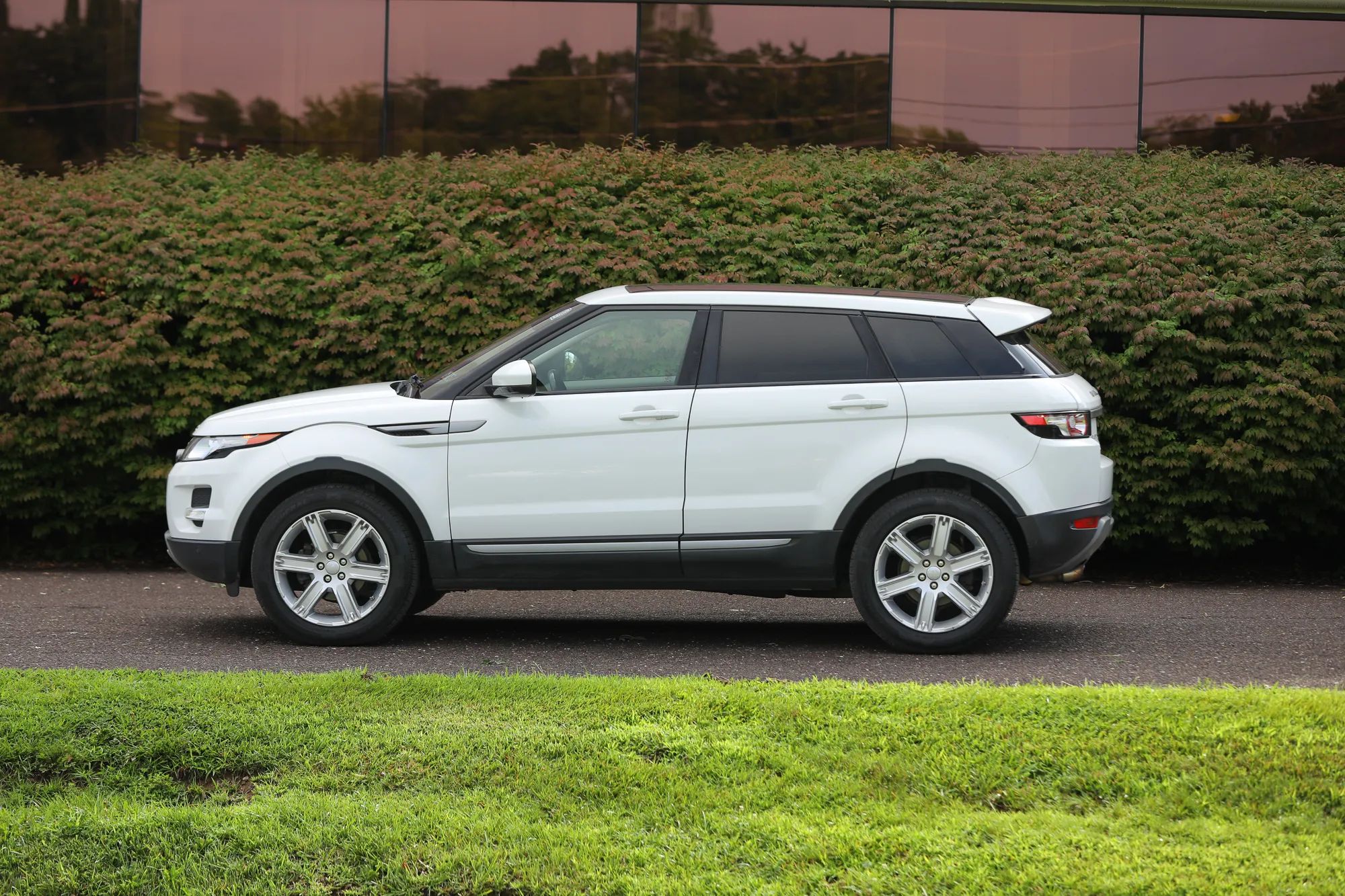 2015 Land Rover Range Rover Evoque Pure Plus Sport Utility 4D — photo 43 of 52
