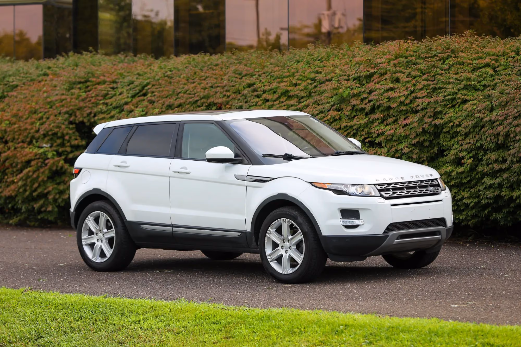 2015 Land Rover Range Rover Evoque Pure Plus Sport Utility 4D — photo 39 of 52