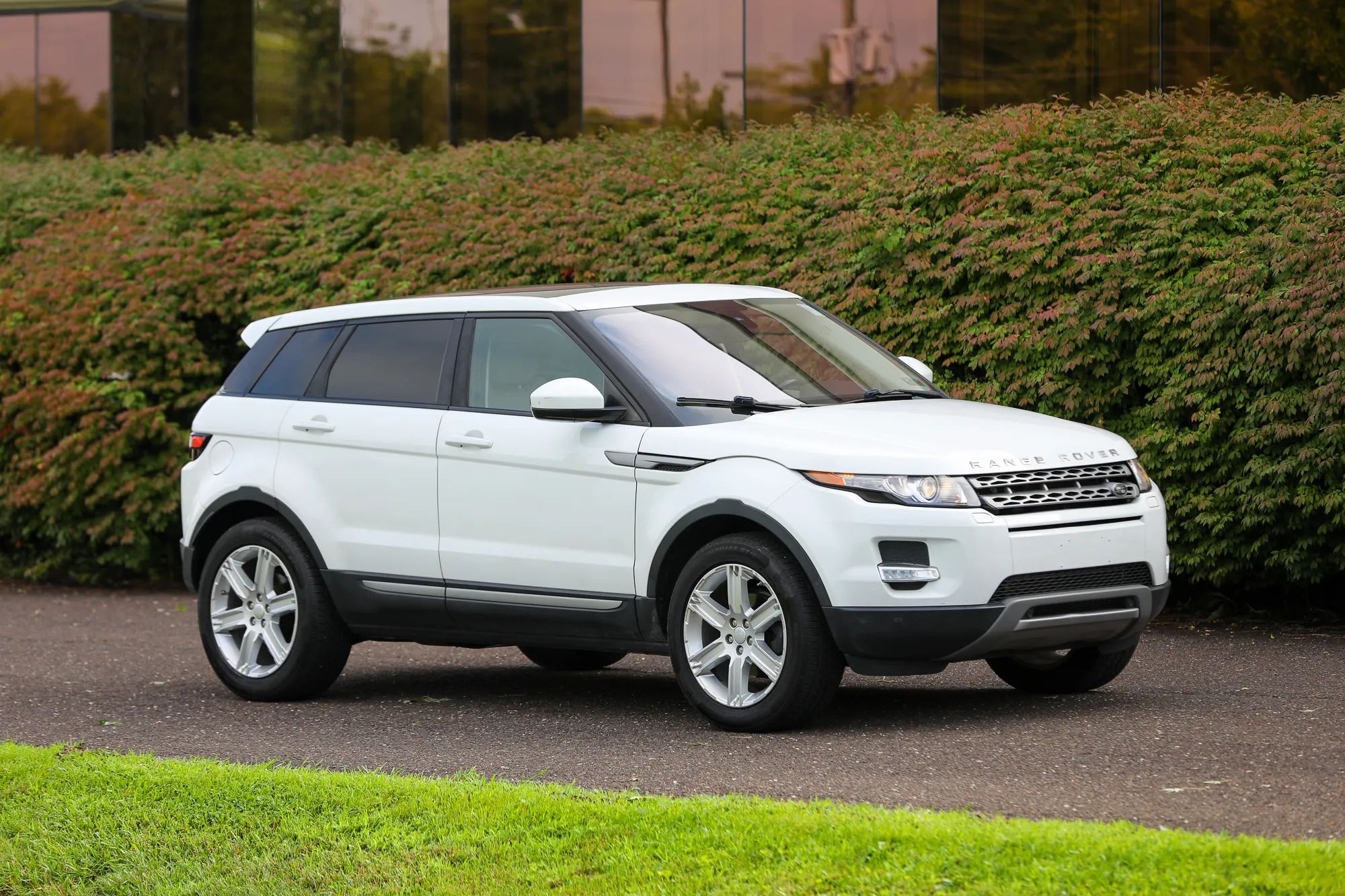2015 Land Rover Range Rover Evoque Pure Plus Sport Utility 4D — photo 39 of 52