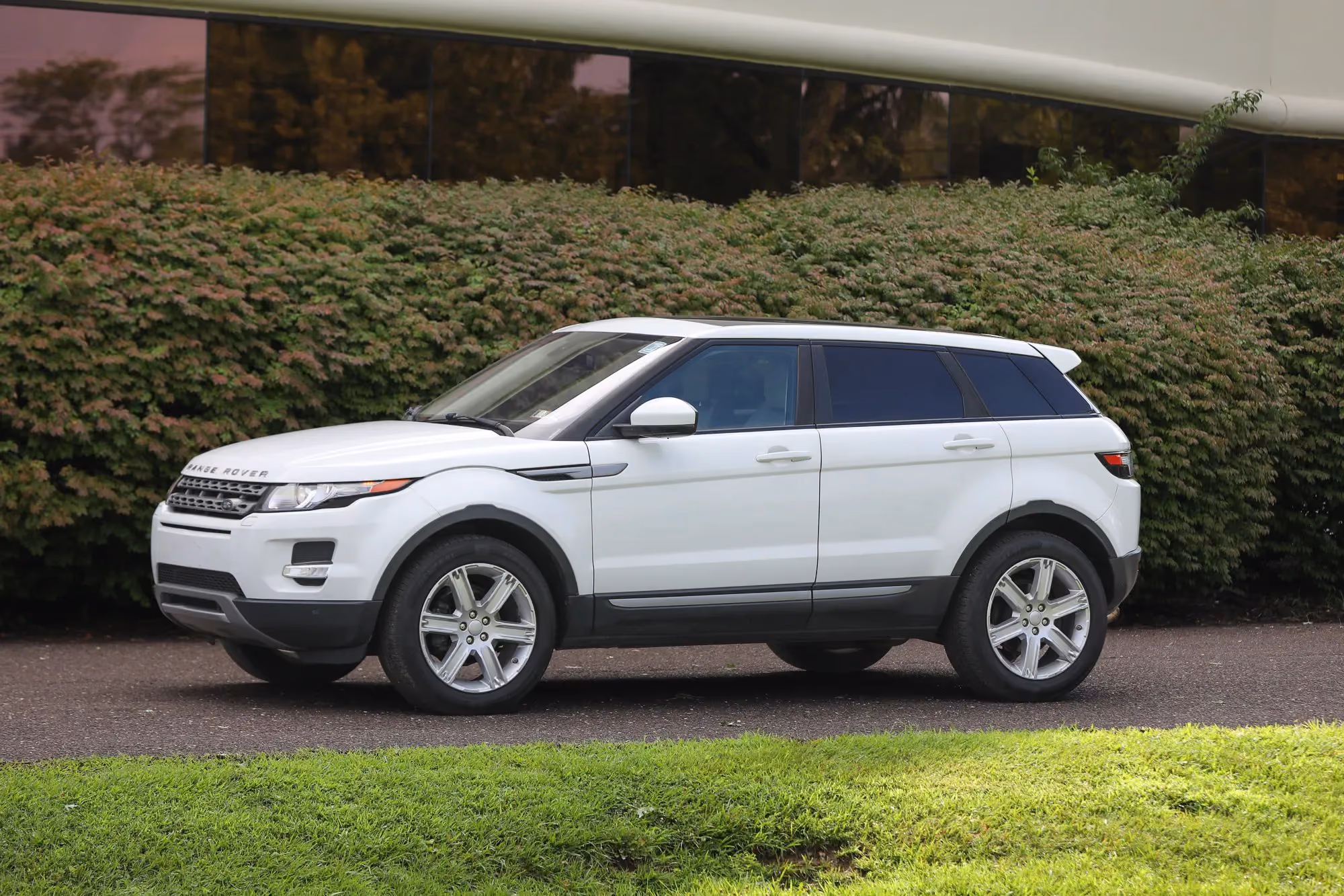 2015 Land Rover Range Rover Evoque Pure Plus Sport Utility 4D — photo 45 of 52