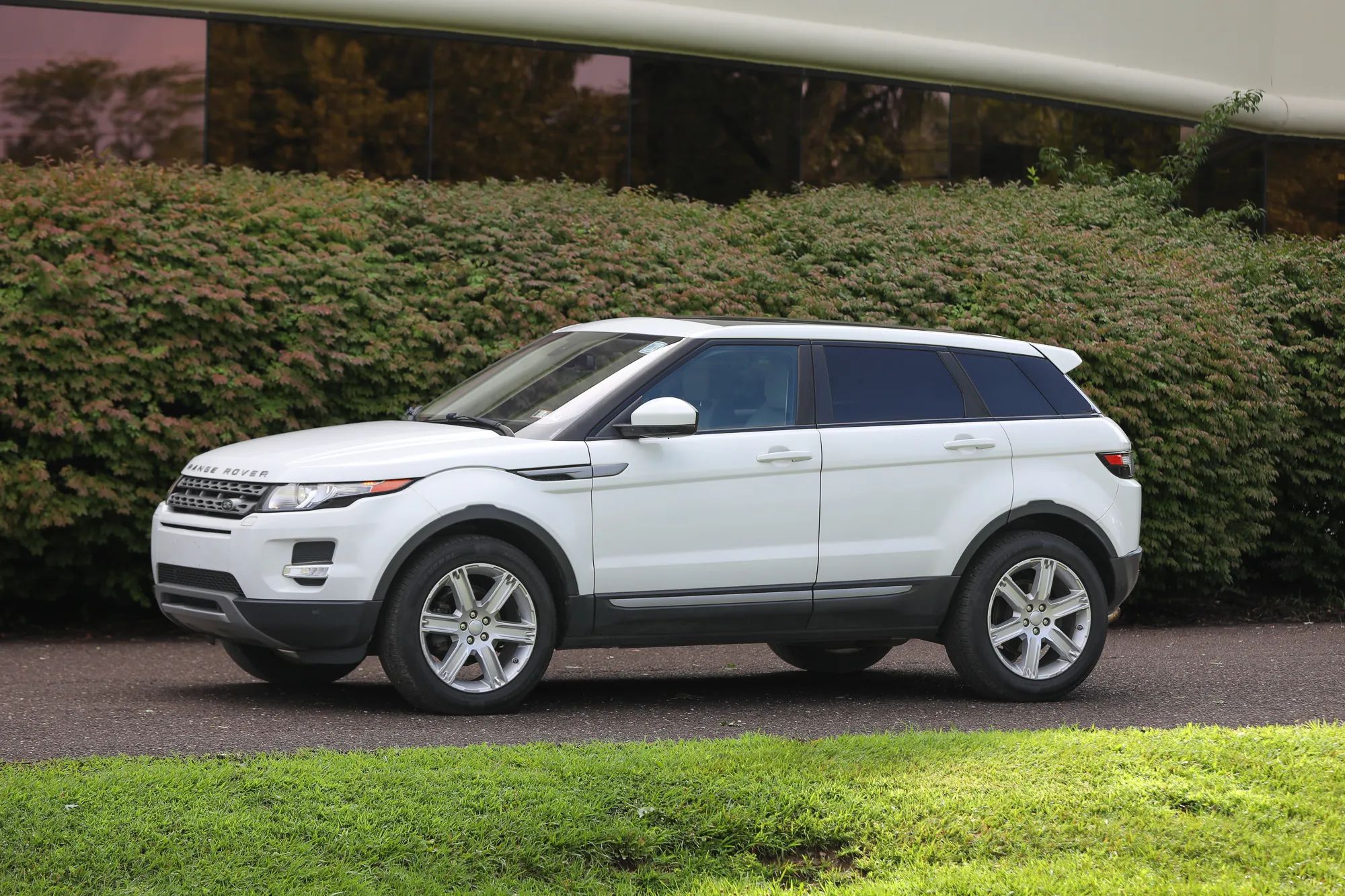 2015 Land Rover Range Rover Evoque Pure Plus Sport Utility 4D — photo 45 of 52