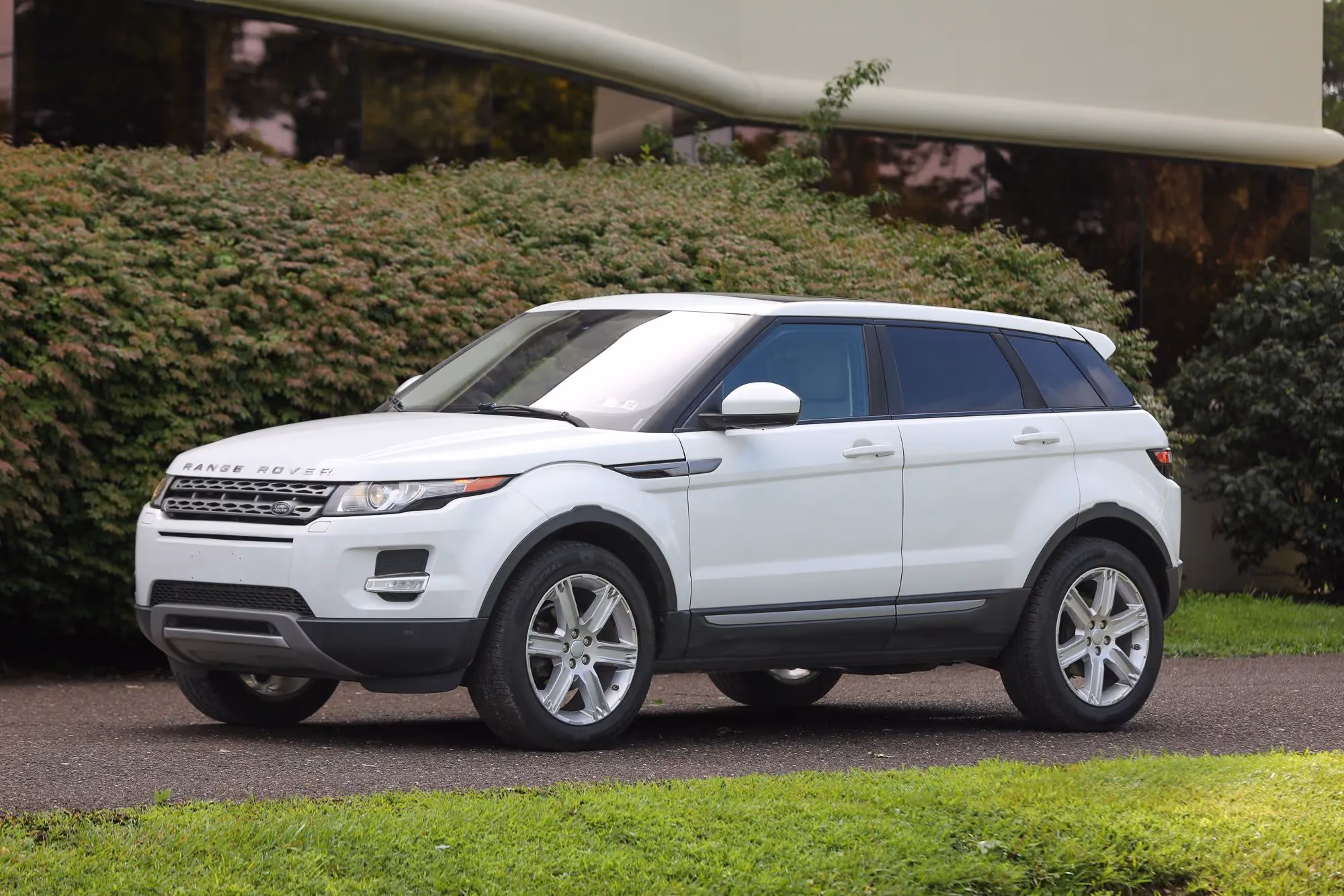 2015 Land Rover Range Rover Evoque Pure Plus Sport Utility 4D — photo 46 of 52