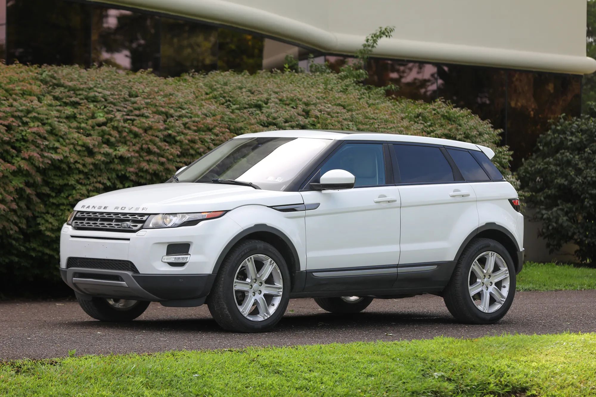2015 Land Rover Range Rover Evoque Pure Plus Sport Utility 4D — photo 46 of 52