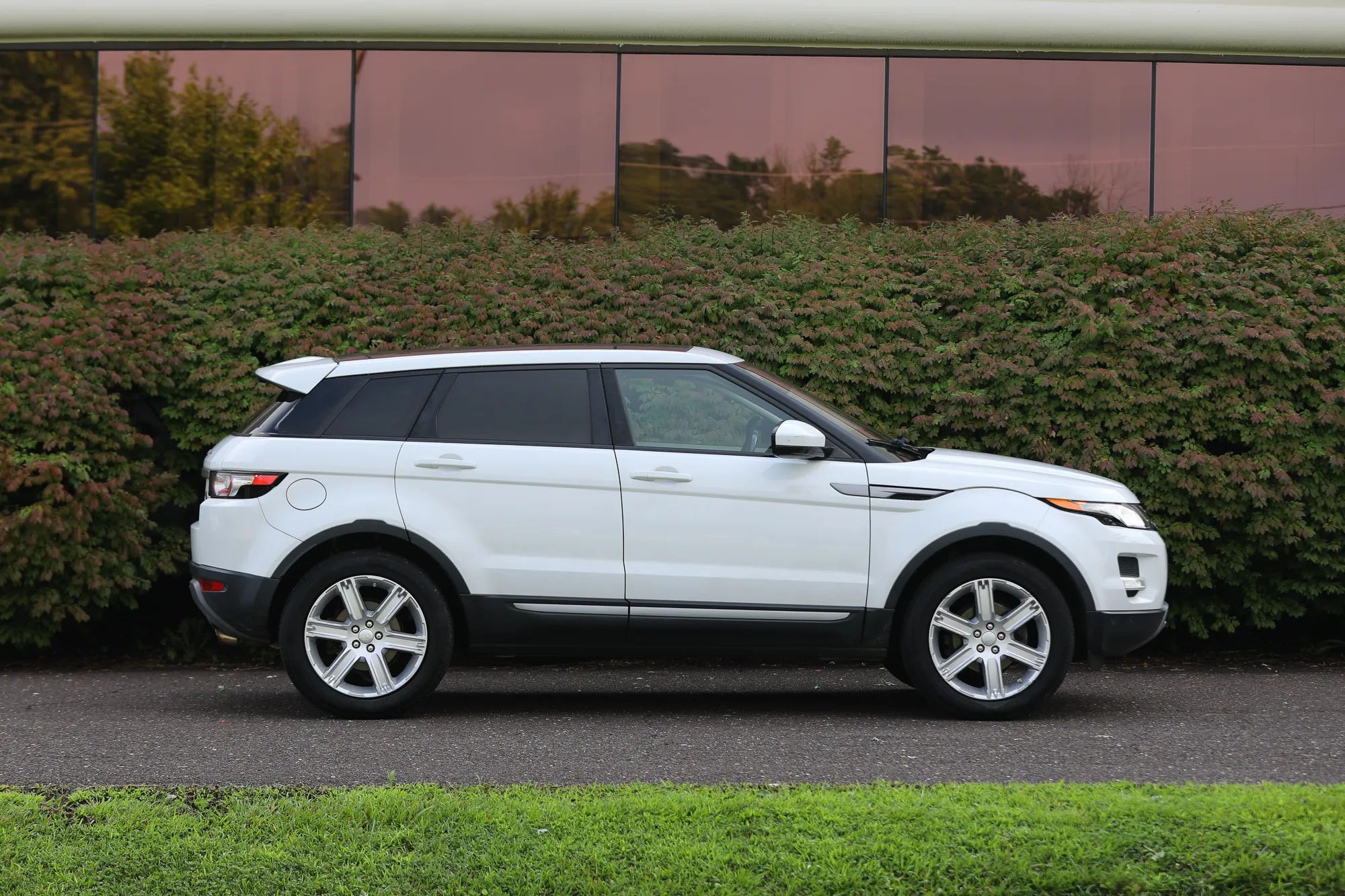 2015 Land Rover Range Rover Evoque Pure Plus Sport Utility 4D — photo 32 of 52