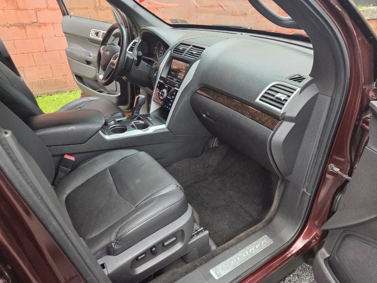 2012 Ford Explorer Limited Sport Utility — photo 9 of 19