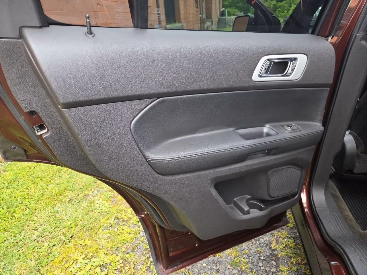 2012 Ford Explorer Limited Sport Utility — photo 17 of 19