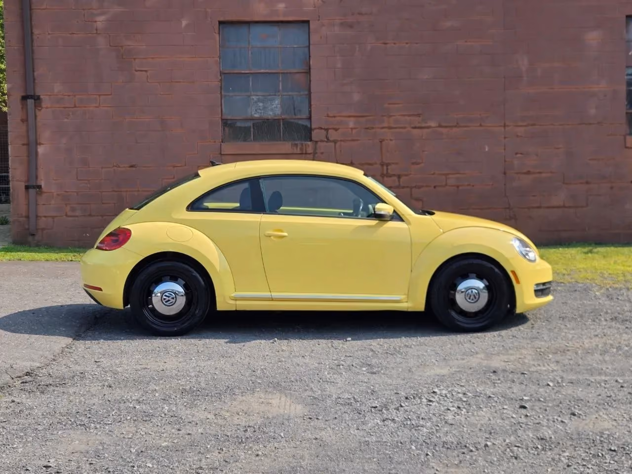 2015 Volkswagen Beetle 1.8T Hatchback 2D — photo 5 of 19