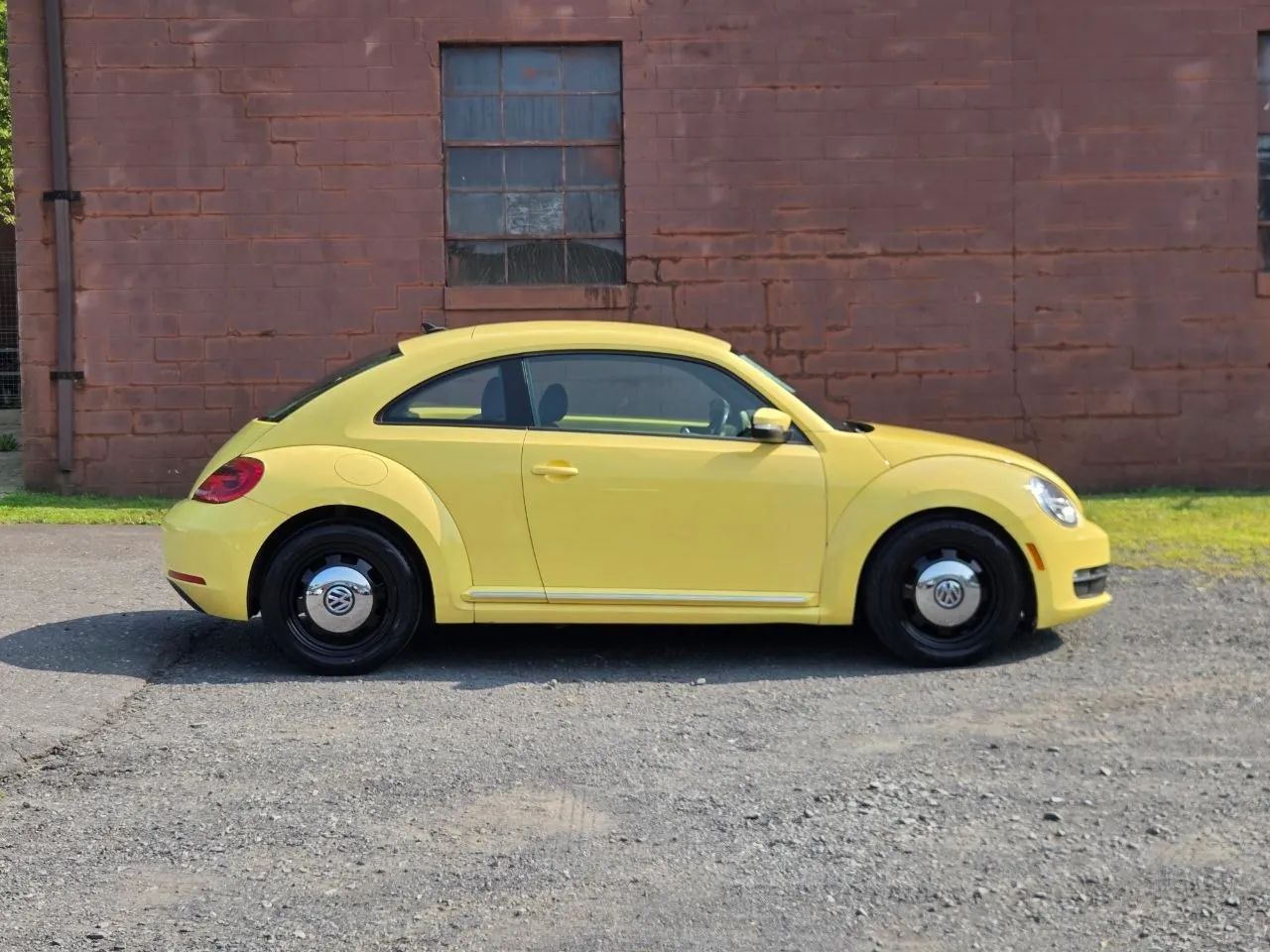 2015 Volkswagen Beetle 1.8T Hatchback 2D — photo 5 of 19