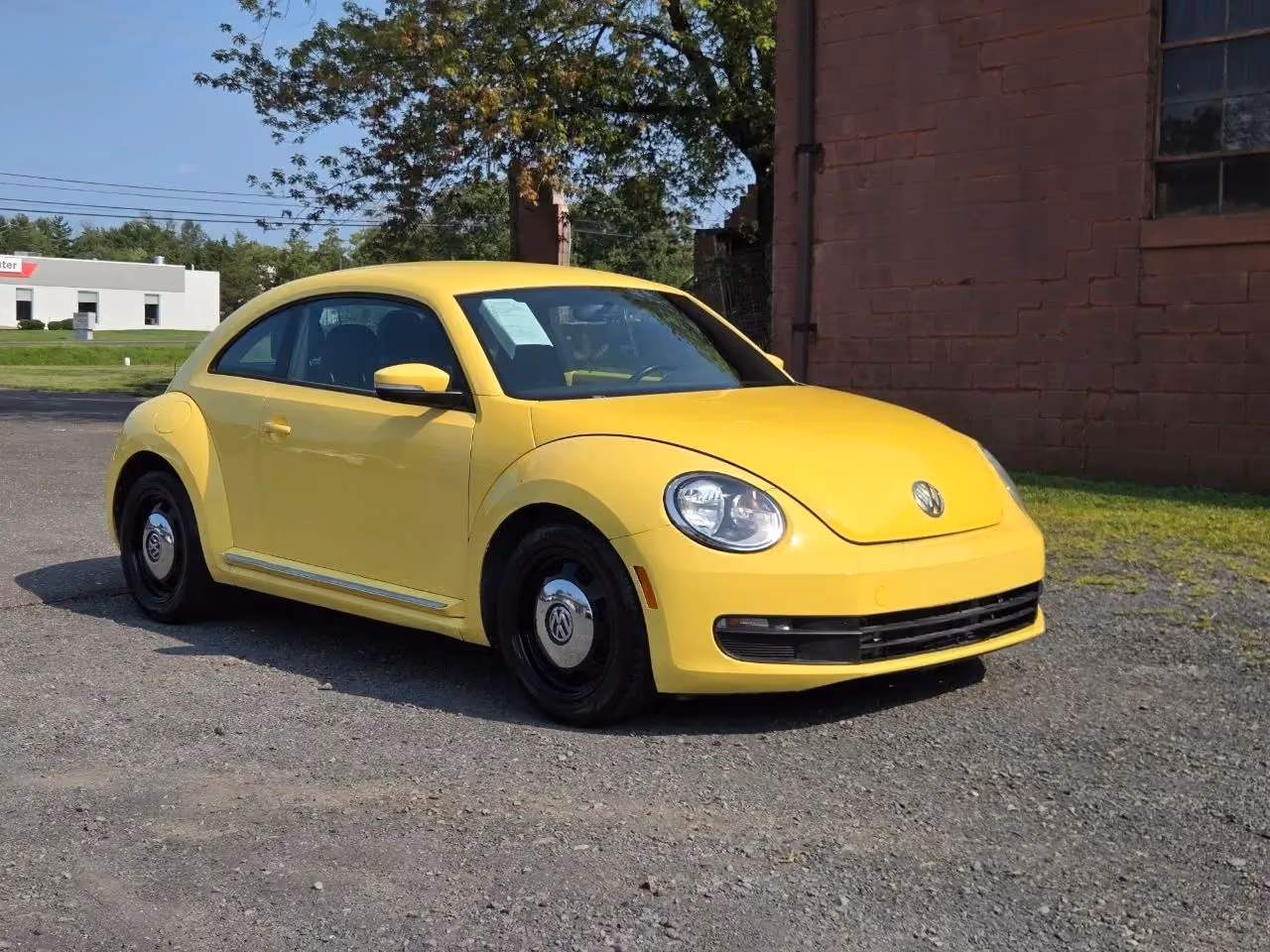 2015 Volkswagen Beetle 1.8T Hatchback 2D — photo 6 of 19