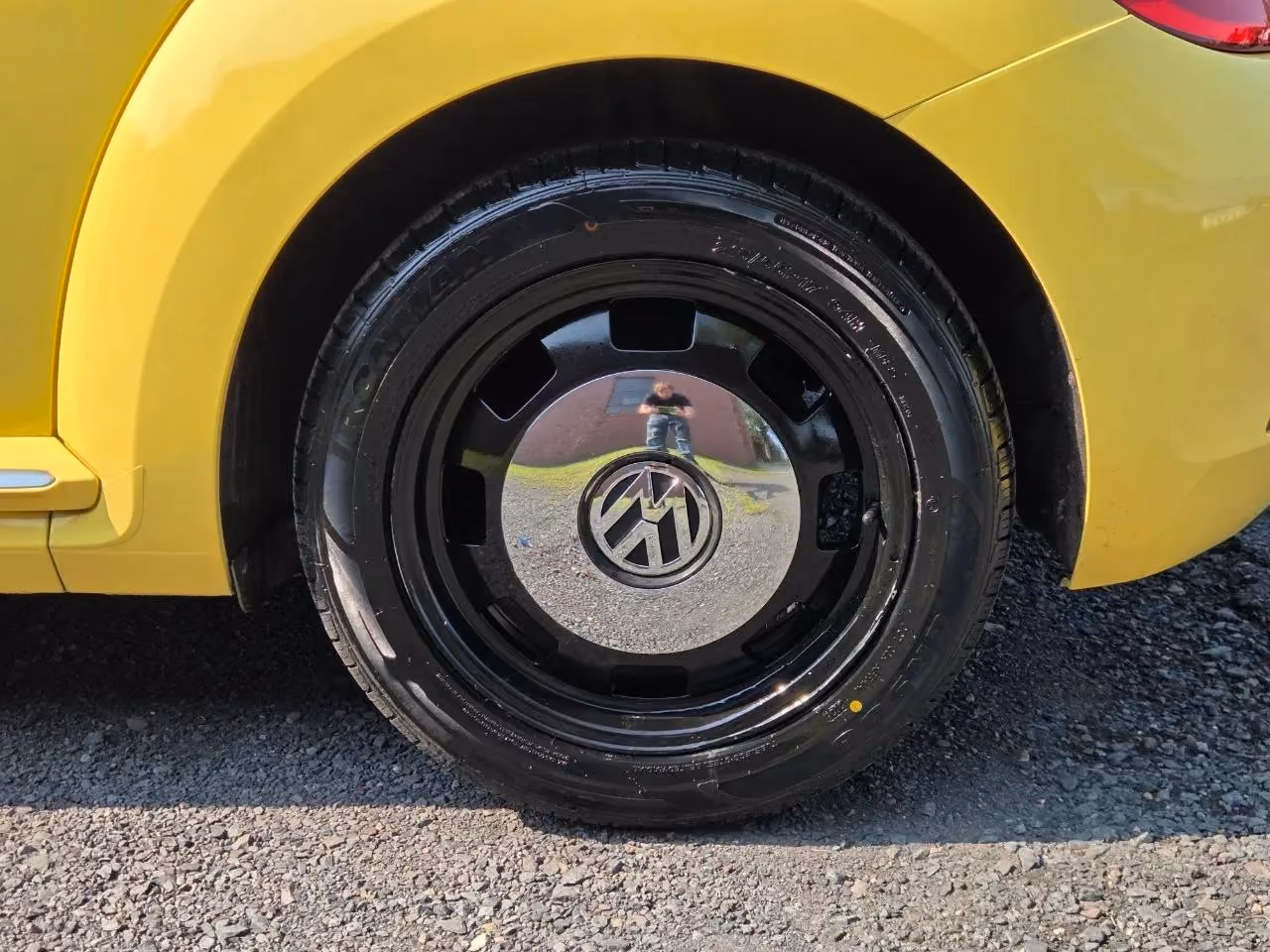 2015 Volkswagen Beetle 1.8T Hatchback 2D — photo 9 of 19
