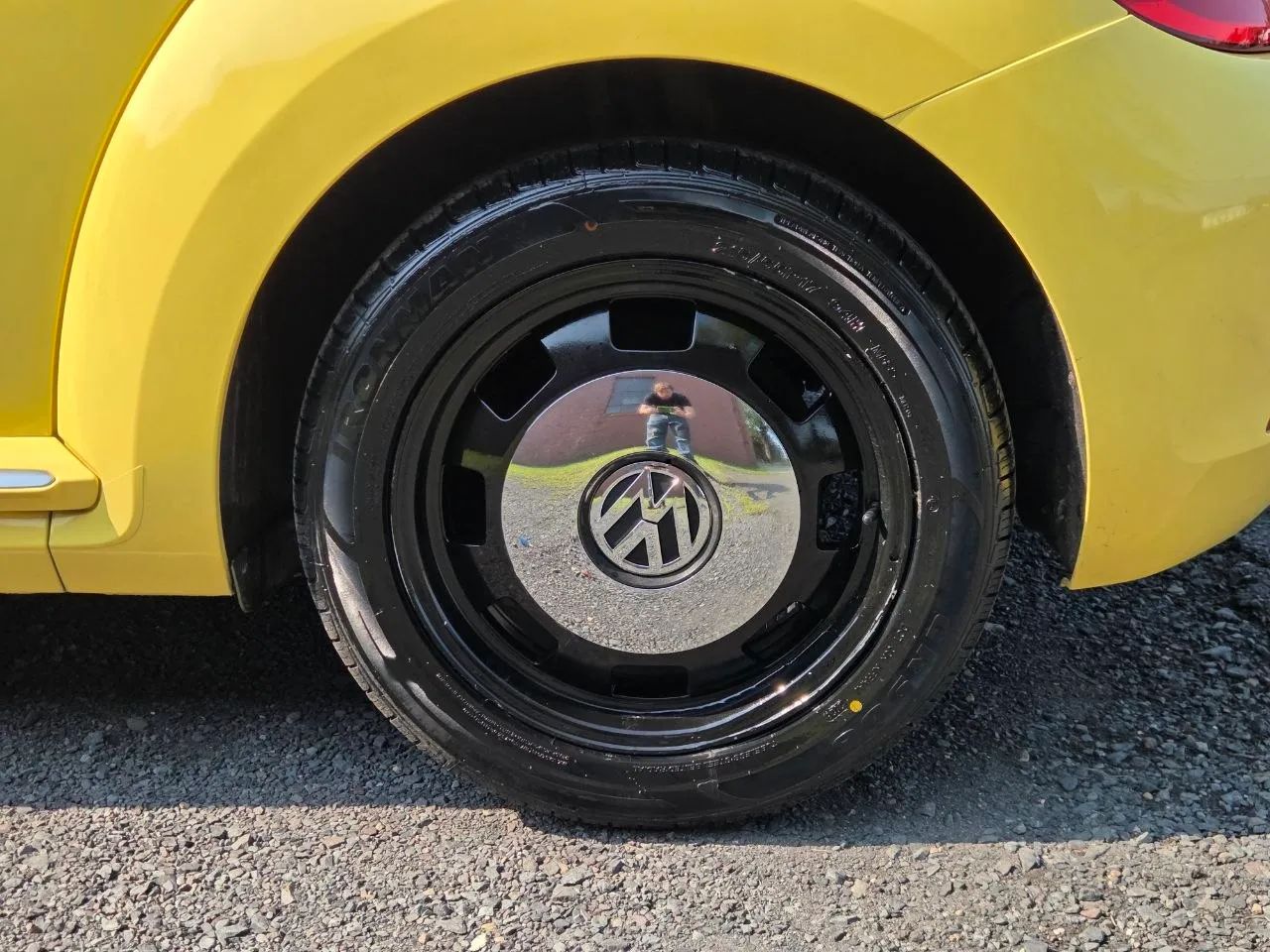 2015 Volkswagen Beetle 1.8T Hatchback 2D — photo 9 of 19
