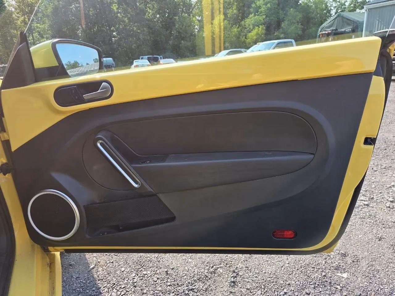 2015 Volkswagen Beetle 1.8T Hatchback 2D — photo 13 of 19